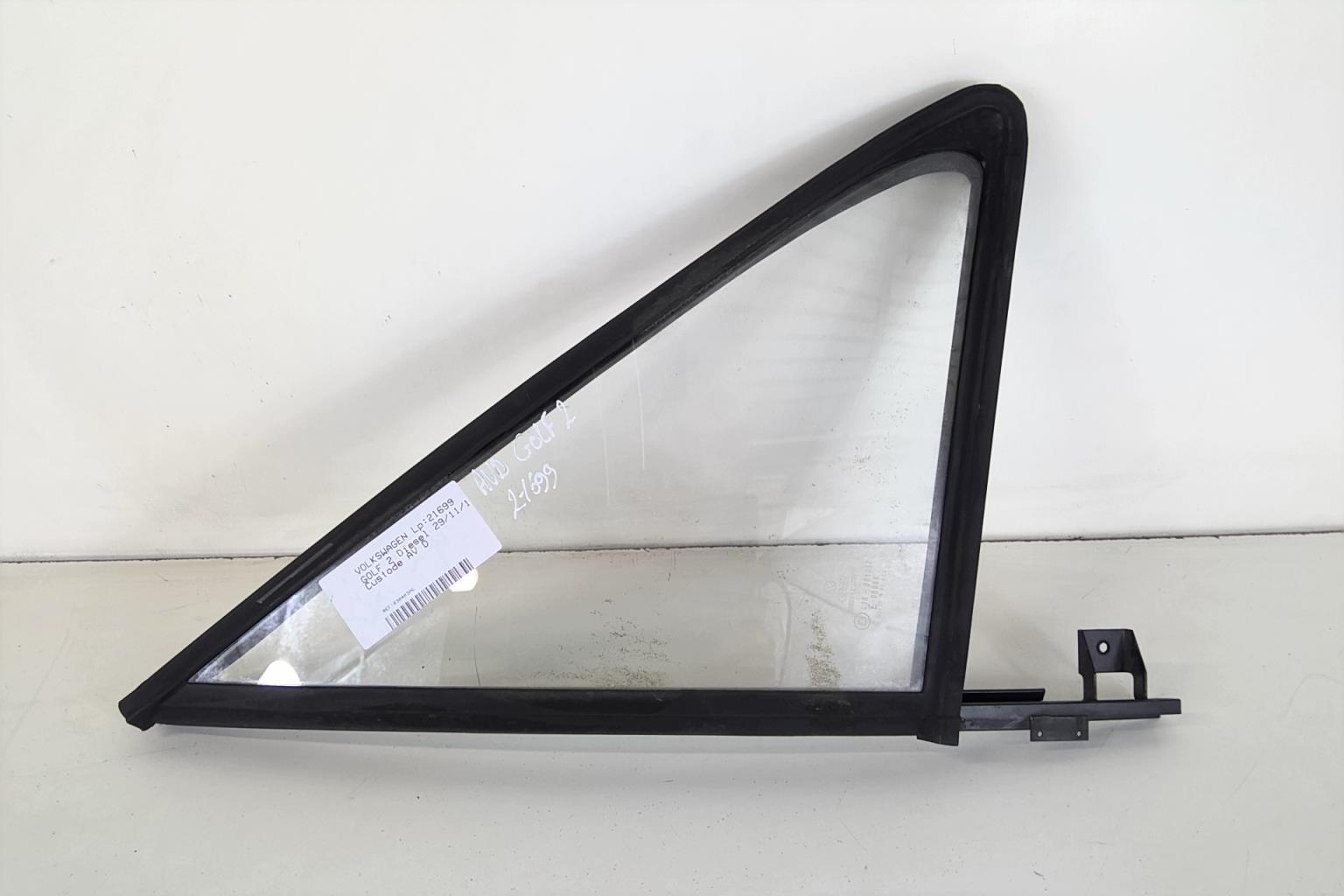 Vetro laterale fisso anteriore destro (portiera) VOLKSWAGEN GOLF 2 Diésel - 1