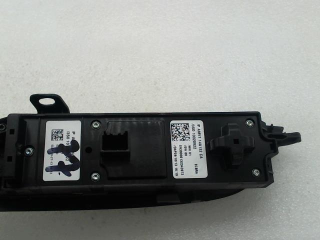 Interrupteur de leve vitre avant gauche FORD FOCUS 3 PHASE 1 BREAK Essence - 1