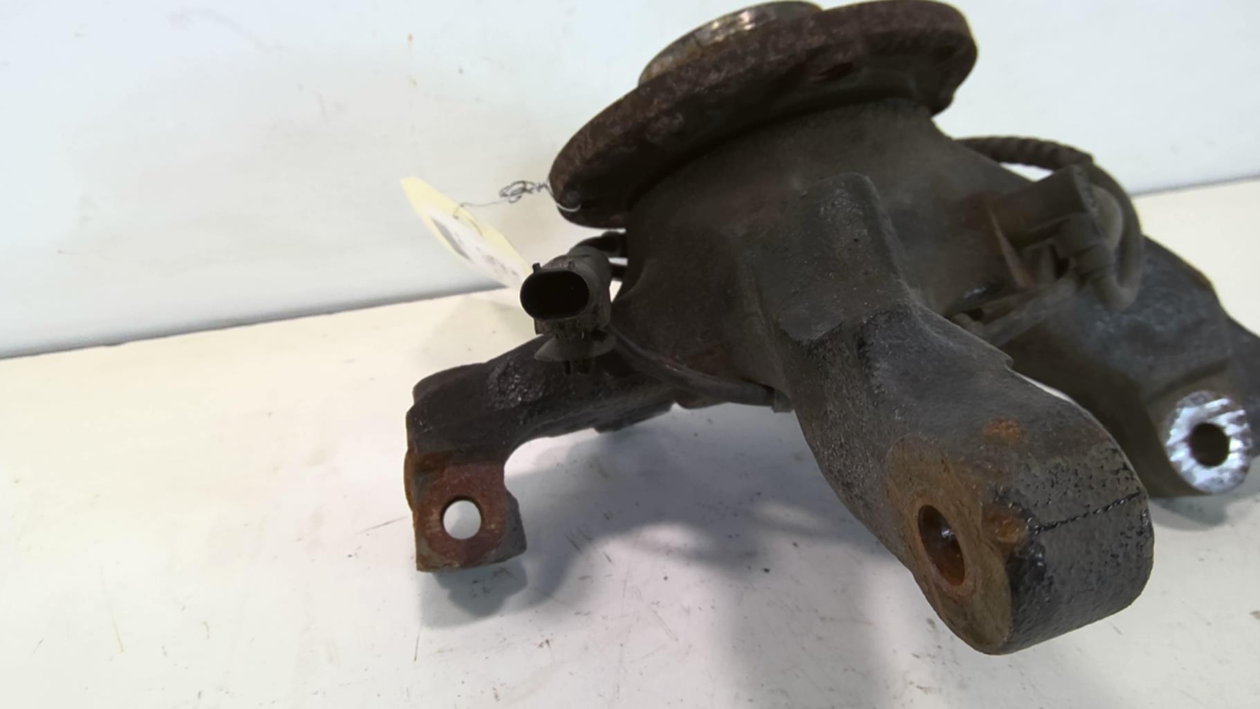Moyeu avant gauche OPEL CORSA E Essence - 1