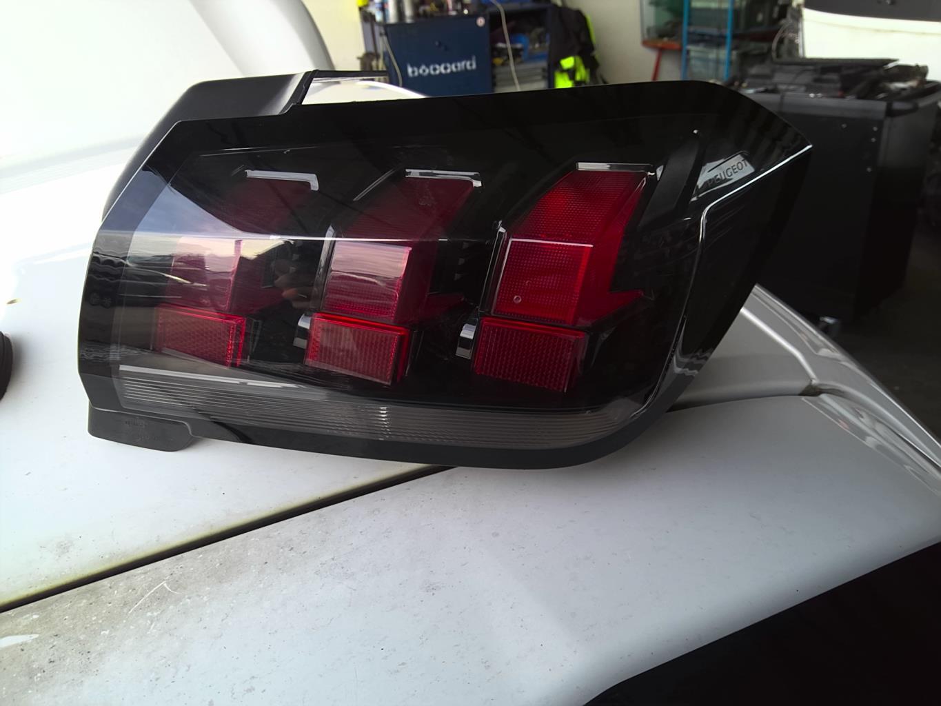 Fanale posteriore principale destro (luci) PEUGEOT 208 2 Diésel - 1