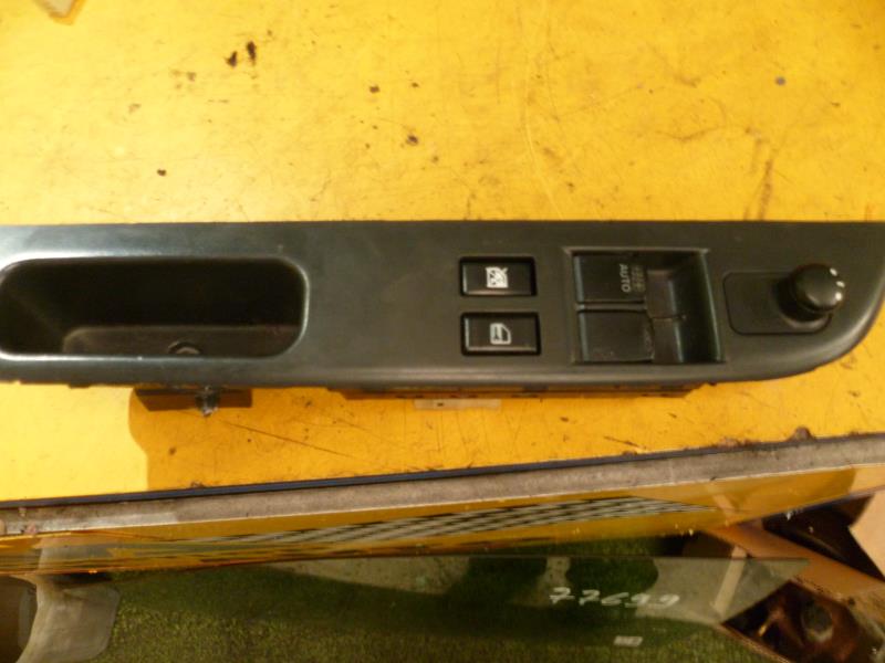 Interrupteur de leve vitre SUZUKI SWIFT 3 Essence - 1