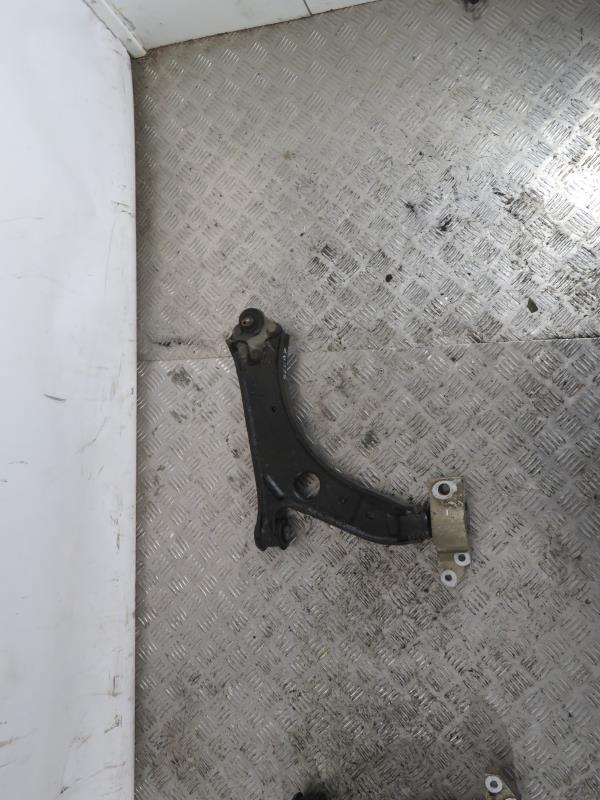 Triangle avant droit AUDI A3 2 PHASE 1 Essence - 1