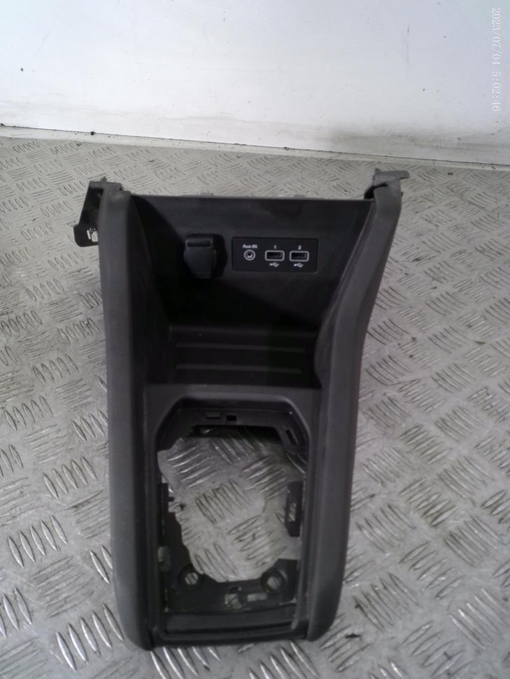 Console central (interieur plastique) RENAULT CLIO 5 PHASE 1 Diesel - 1