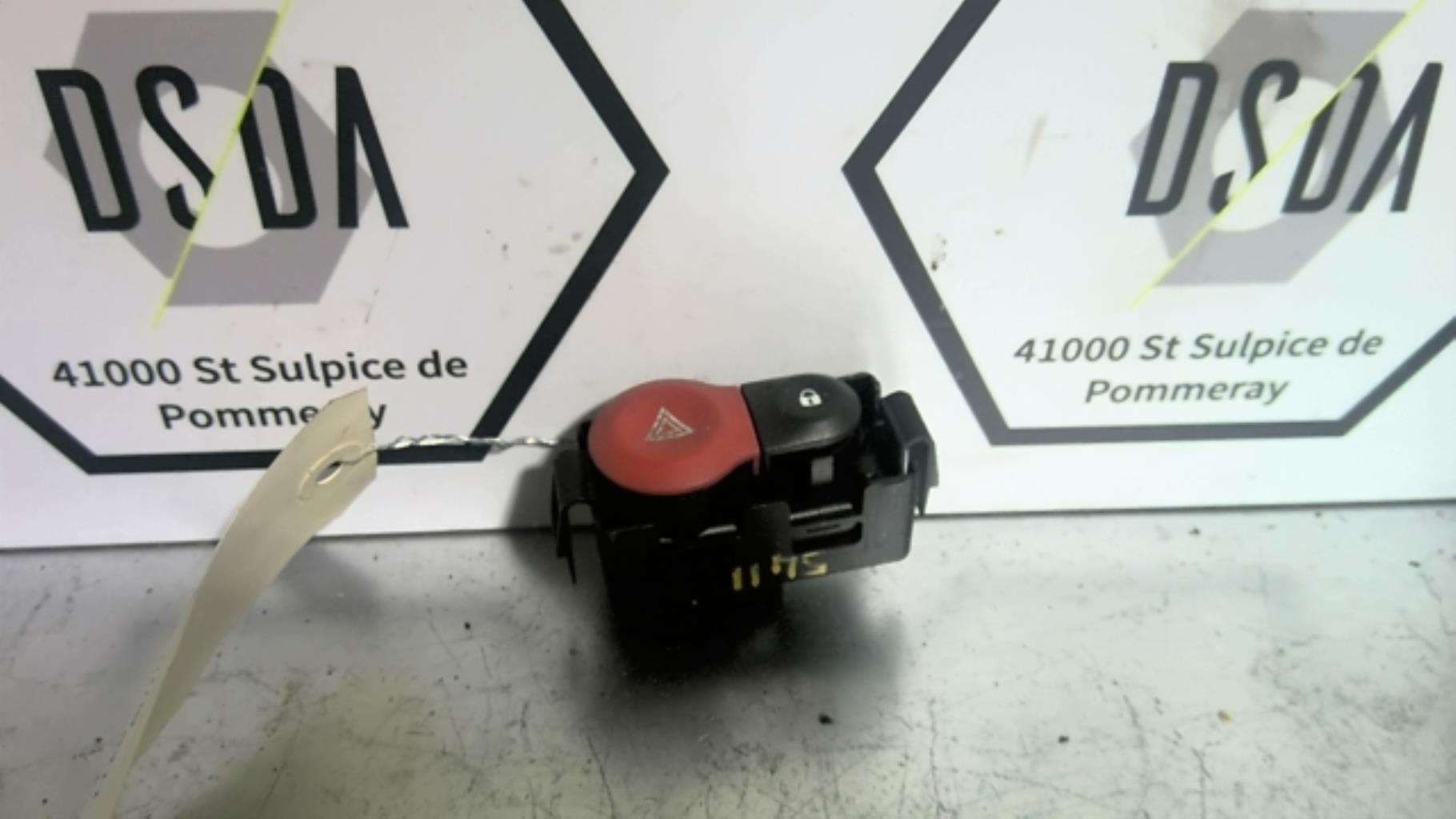 Bouton de warning RENAULT CLIO 3 PHASE 1 Diesel - 1