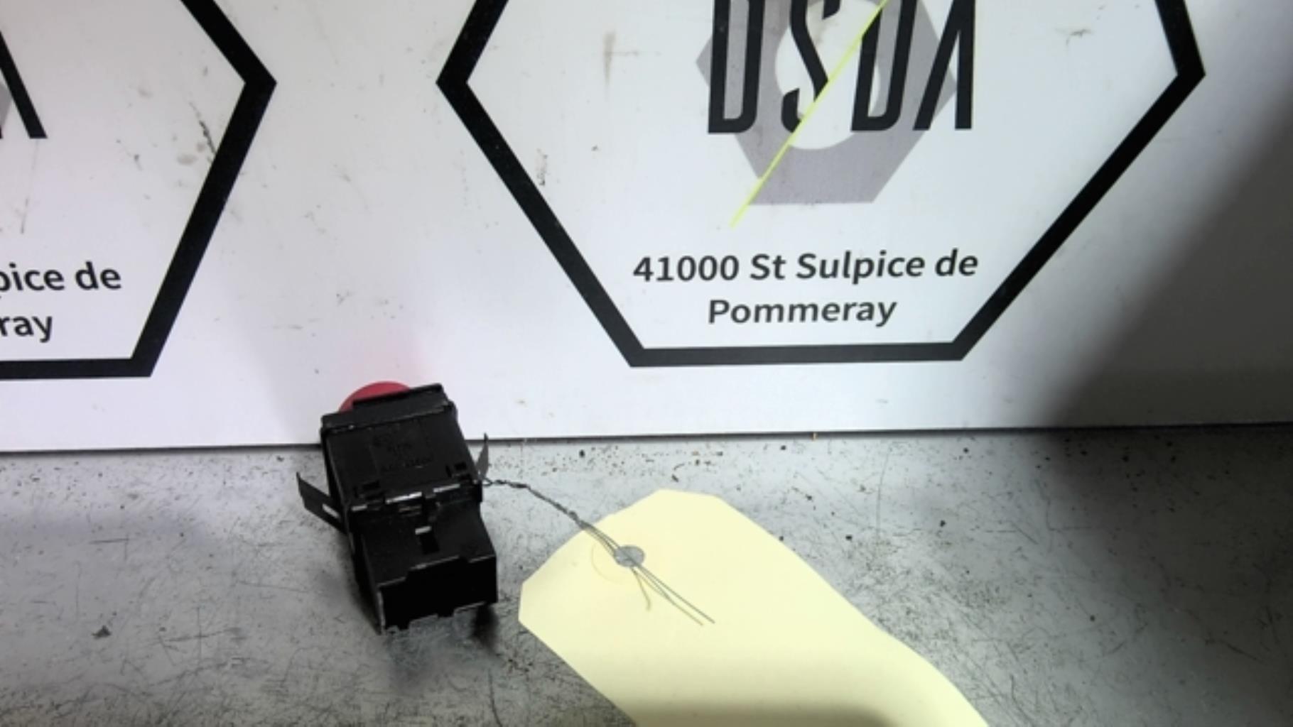 Bouton de warning SEAT IBIZA 3 PHASE 1 Essence - 1