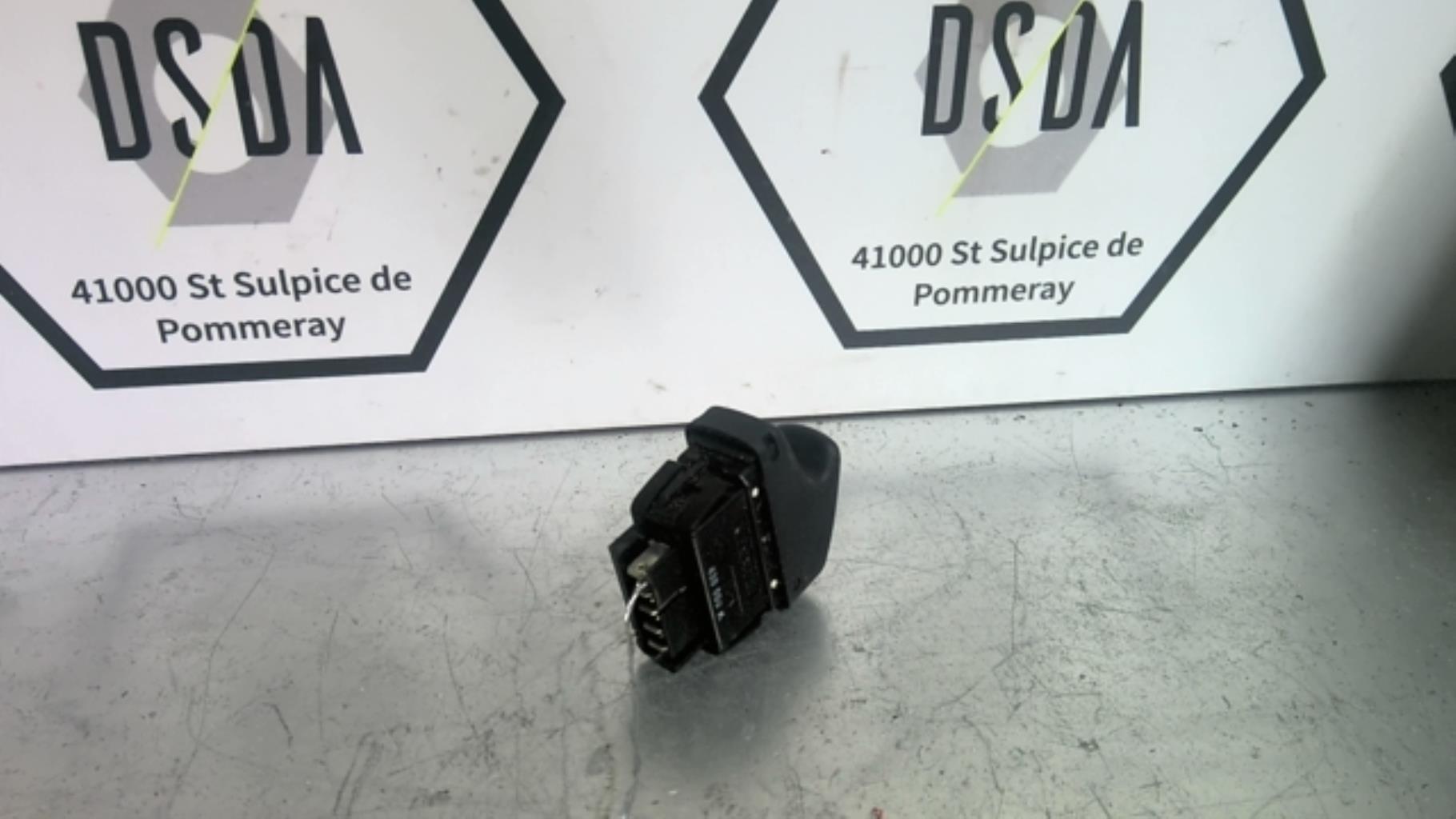 Interrupteur de leve vitre RENAULT CLIO 2 PHASE 1 Essence - 1