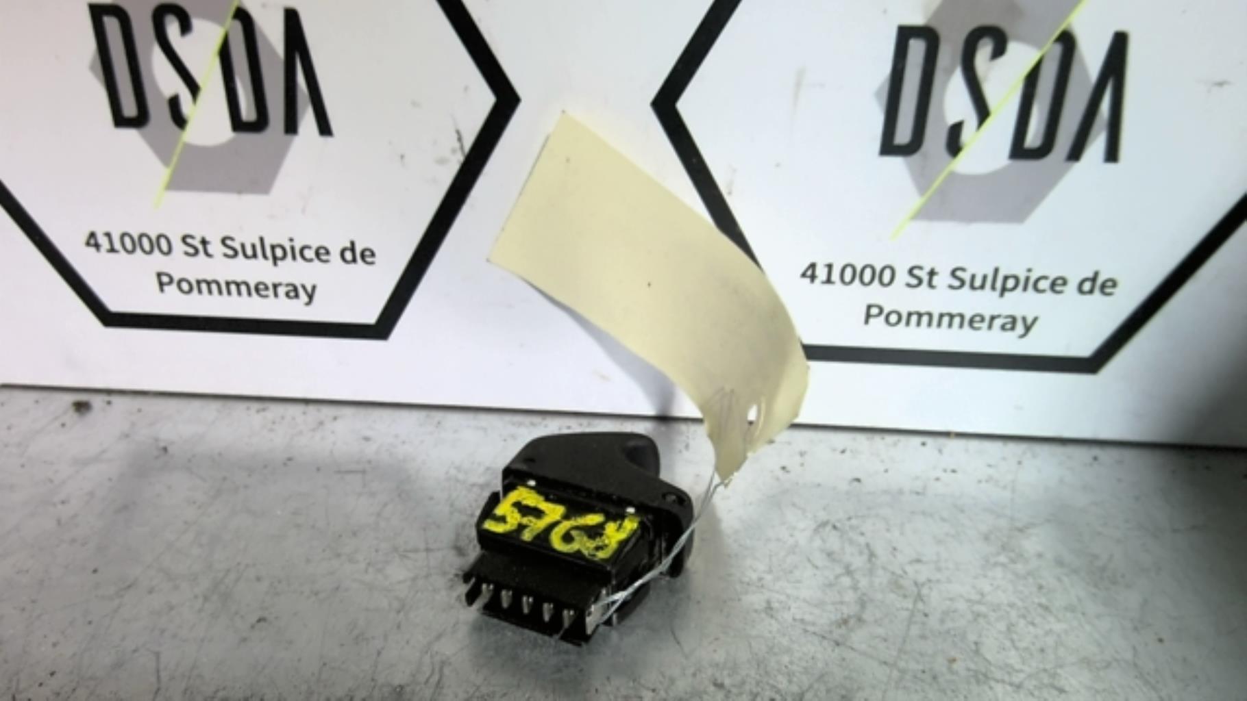 Interrupteur de leve vitre RENAULT CLIO 2 PHASE 1 Essence - 1