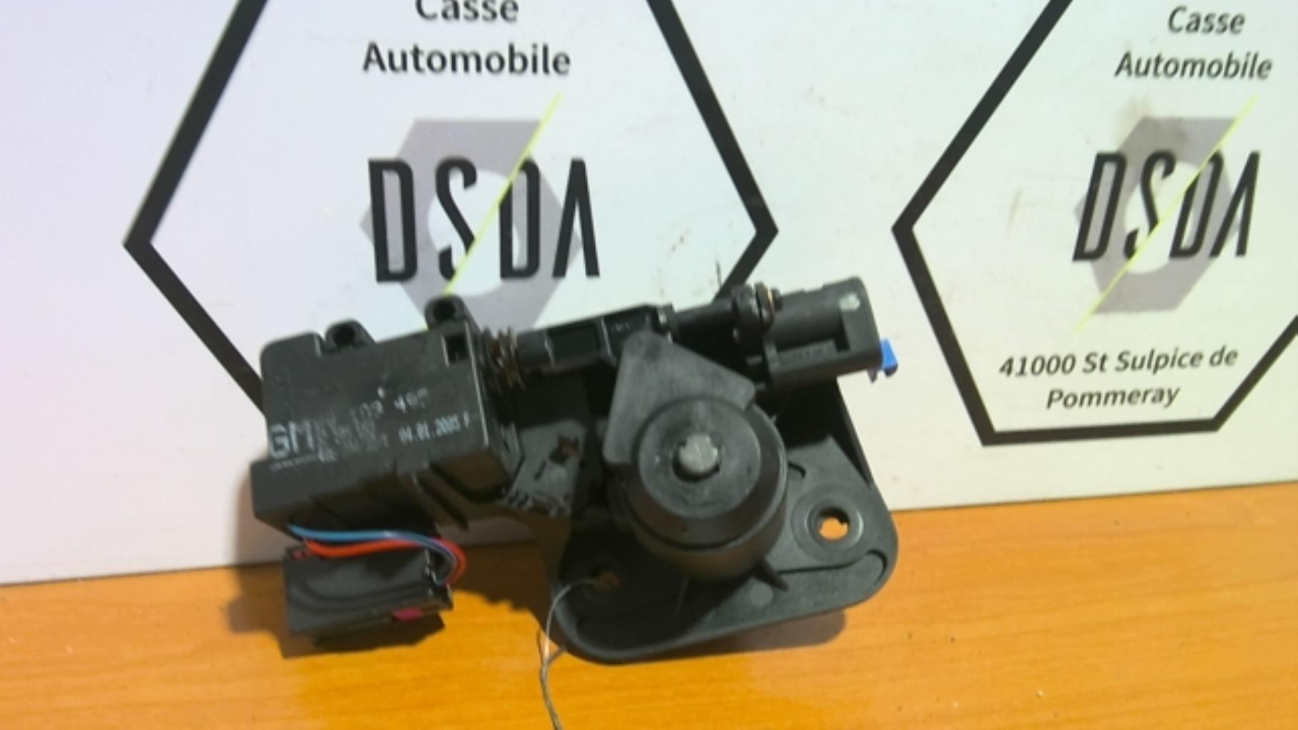 Bouton de coffre OPEL MERIVA A PHASE 1 Essence - 1
