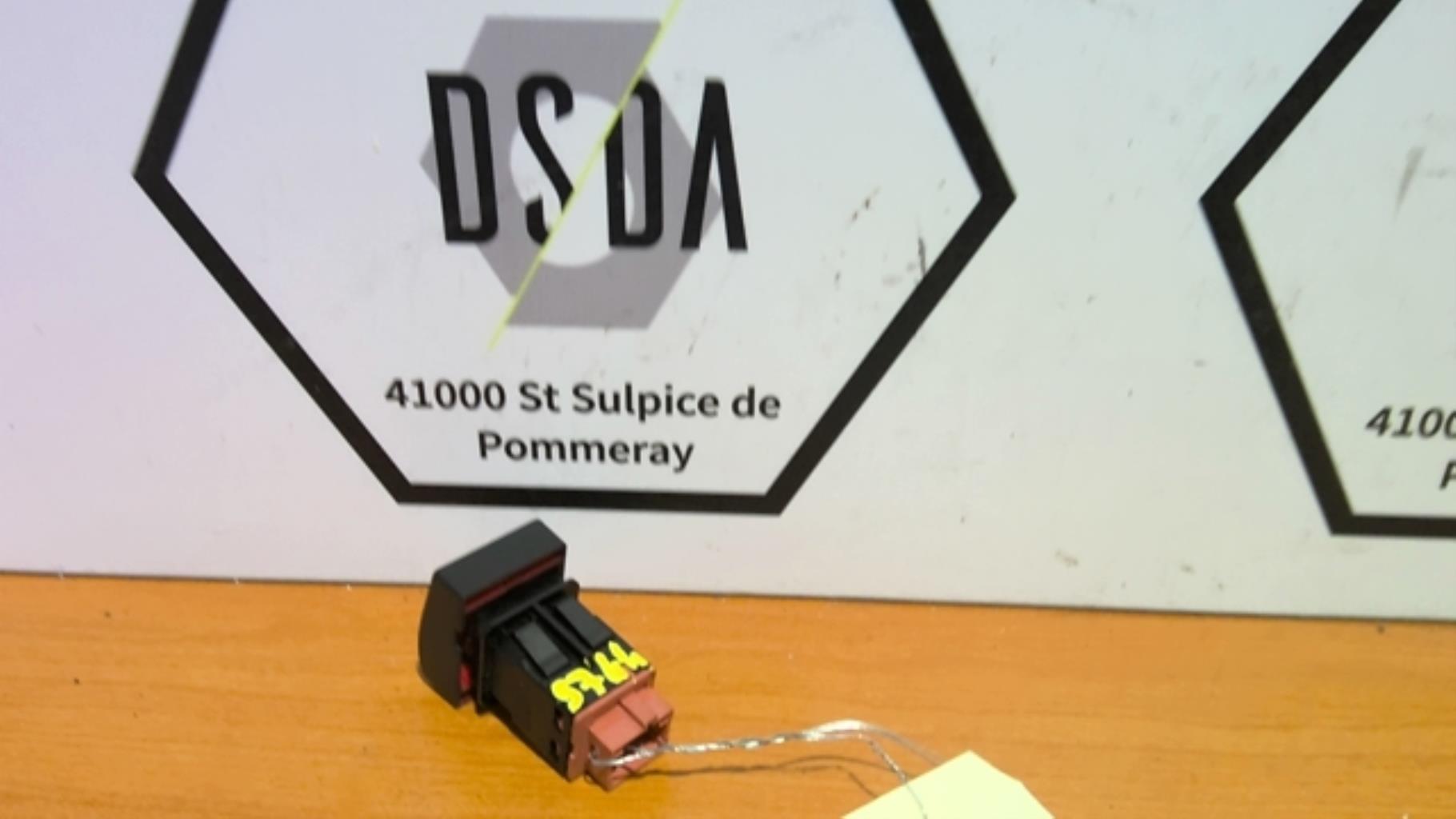 Bouton de warning PEUGEOT 3008 1 PHASE 1 Diesel - 1