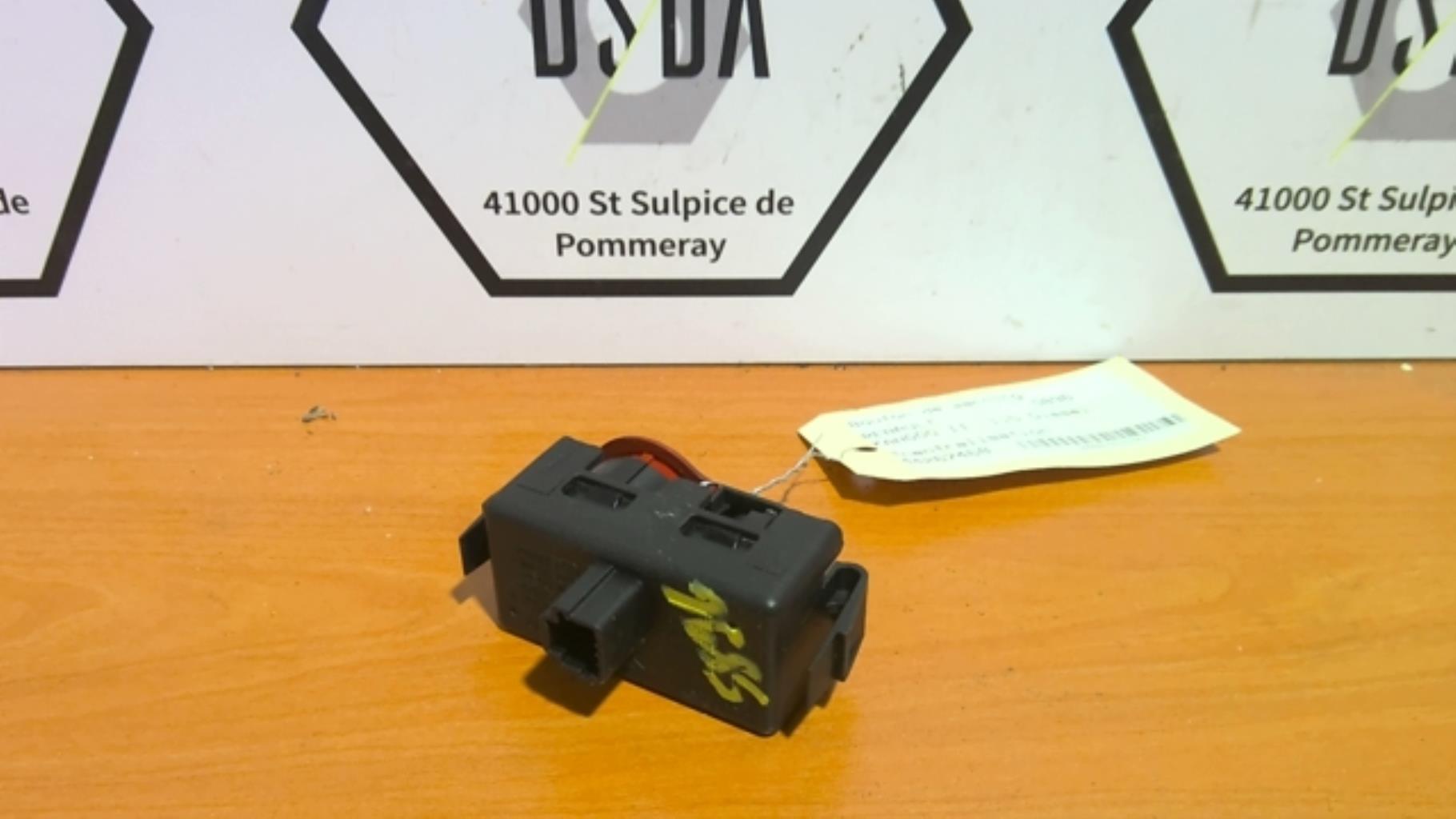 Bouton de warning RENAULT KANGOO 2 PHASE 1 Diesel - 1