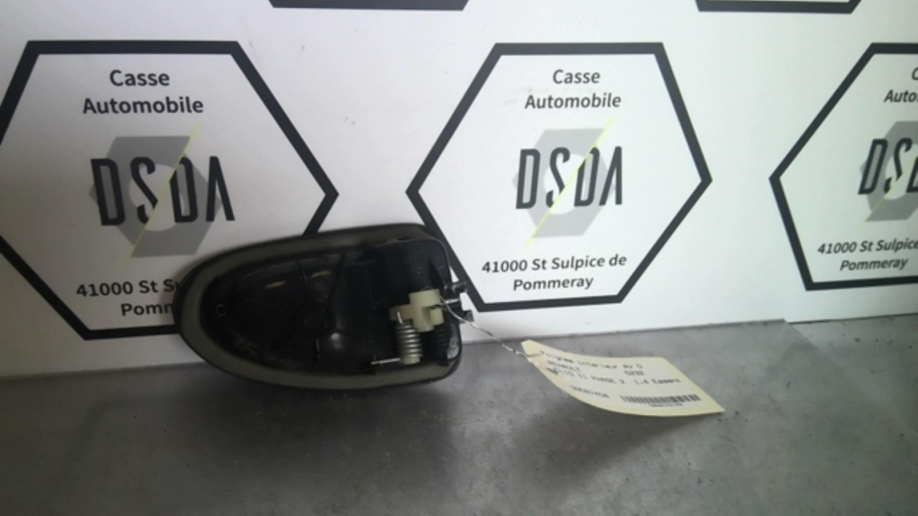 Poignee interieur avant droit RENAULT CLIO 2 PHASE 2 Essence - 1