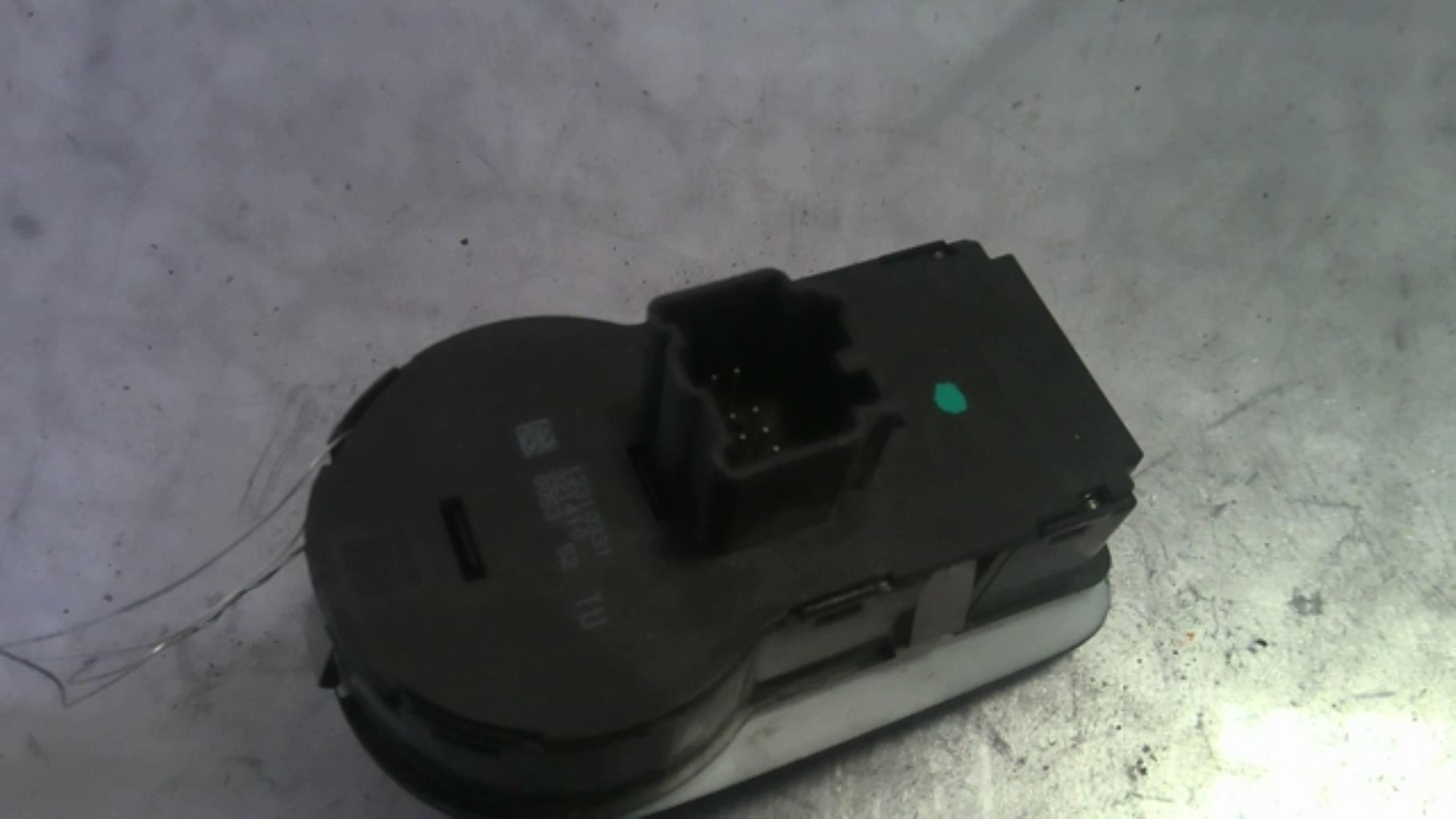Commande de reglage hauteur de phare OPEL CORSA D PHASE 1 Essence - 1