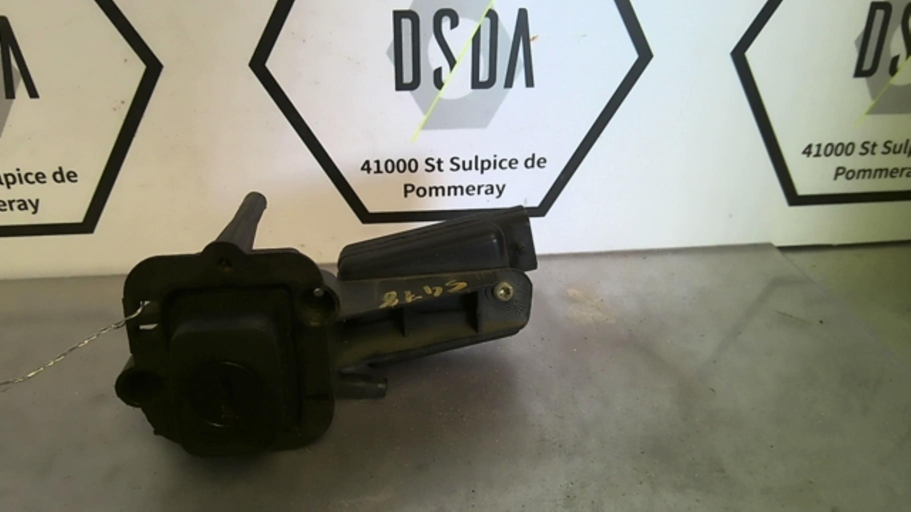 Bouton de coffre RENAULT CLIO 2 PHASE 1 Diesel - 1