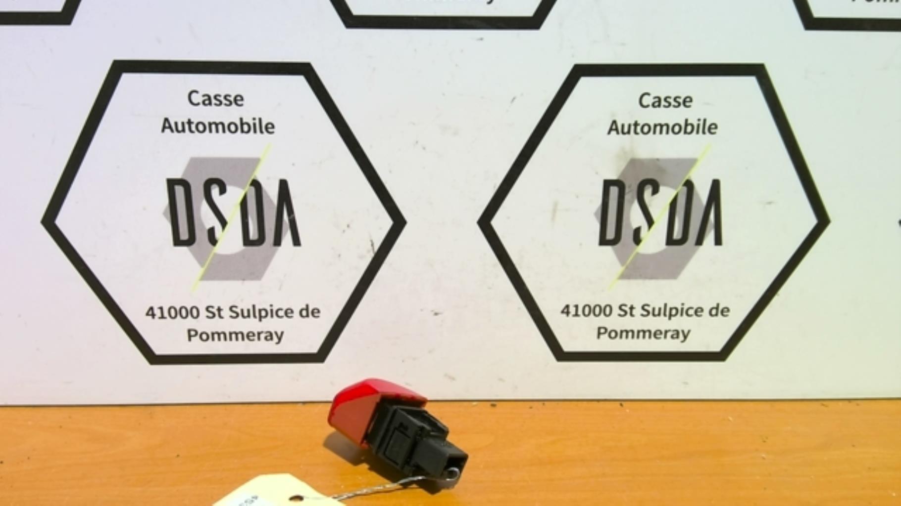 Bouton de warning NISSAN MICRA 3 PHASE 1 Essence - 1