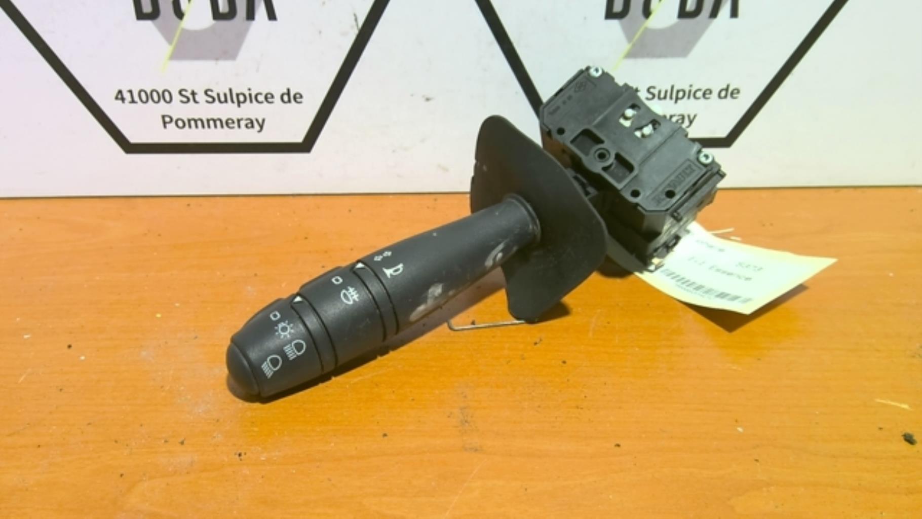 Commodo phare RENAULT CLIO 2 PHASE 1 Essence - 1