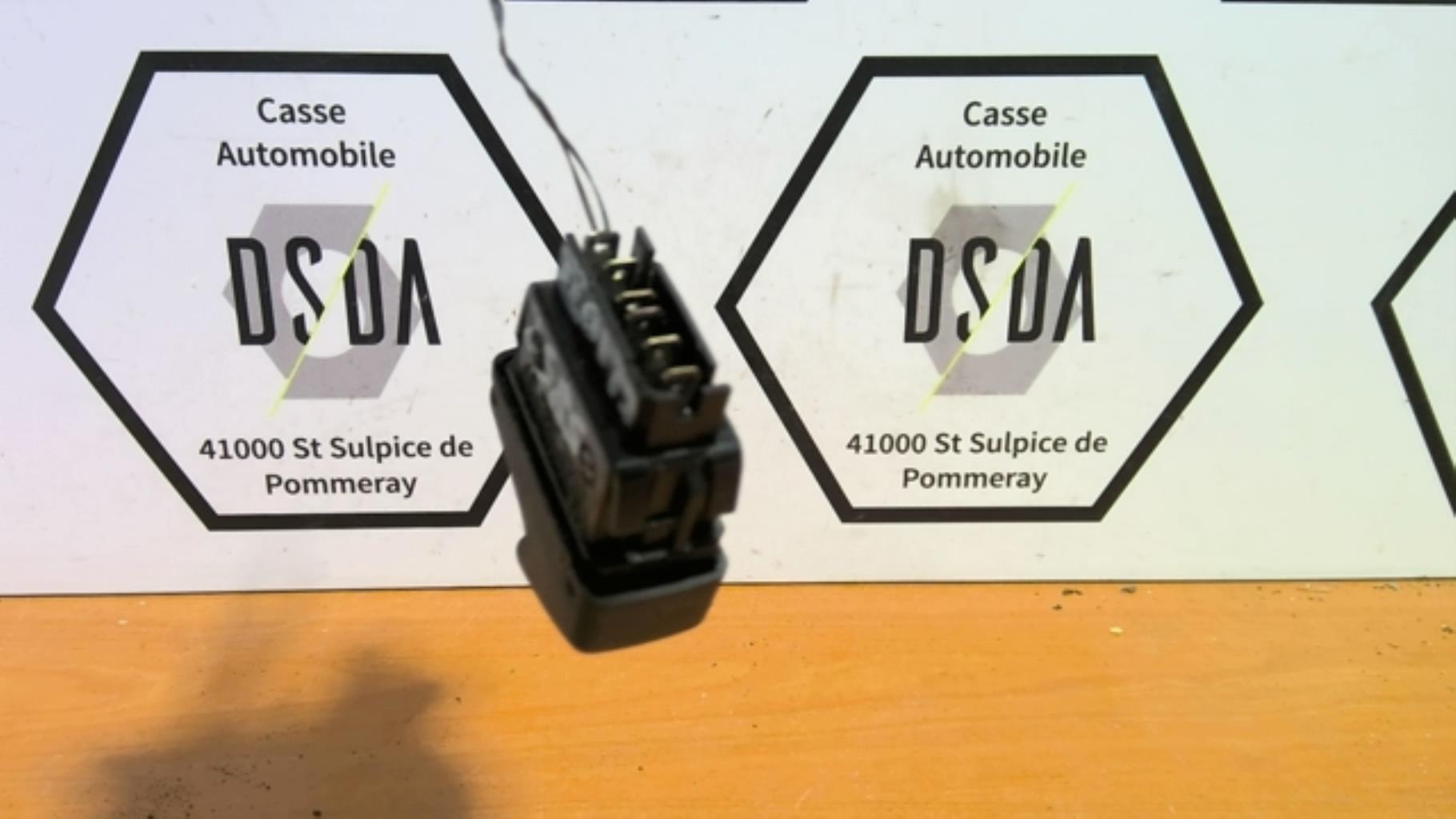 Interrupteur de leve vitre RENAULT CLIO 2 PHASE 1 Diesel - 1