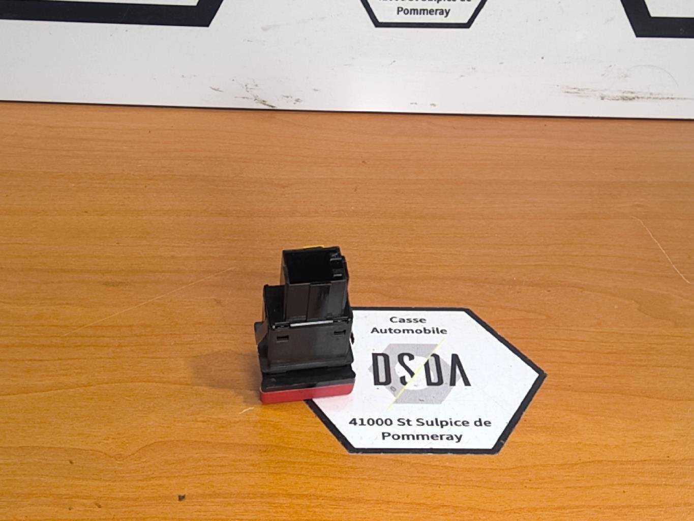 Bouton de warning AUDI A3 2 SPORTBACK PHASE 1 Diesel - 1