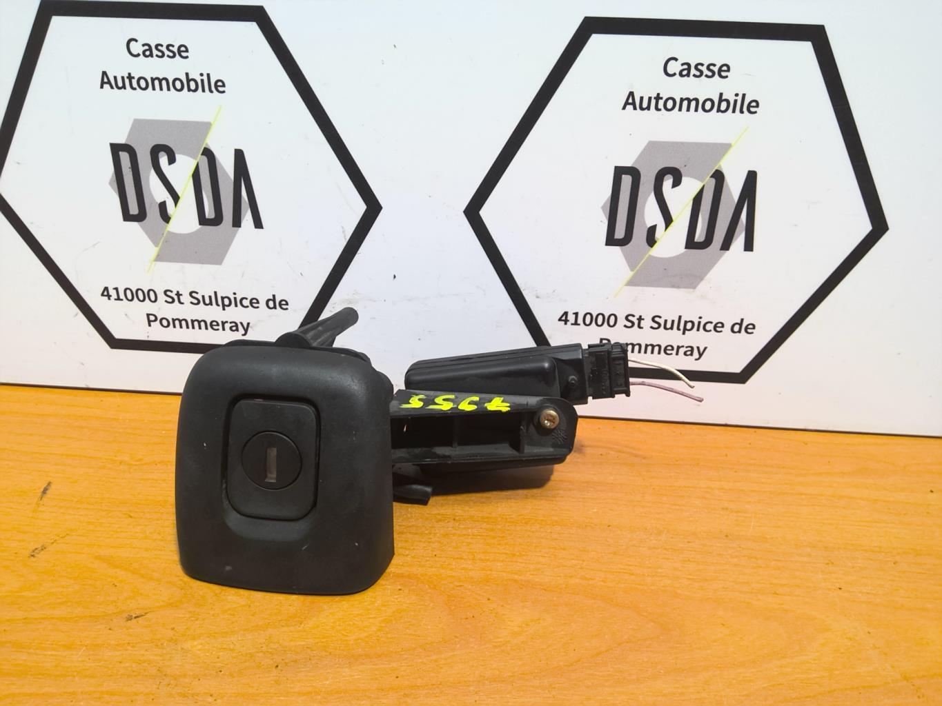 Bouton de coffre RENAULT CLIO 2 PHASE 1 Essence - 1