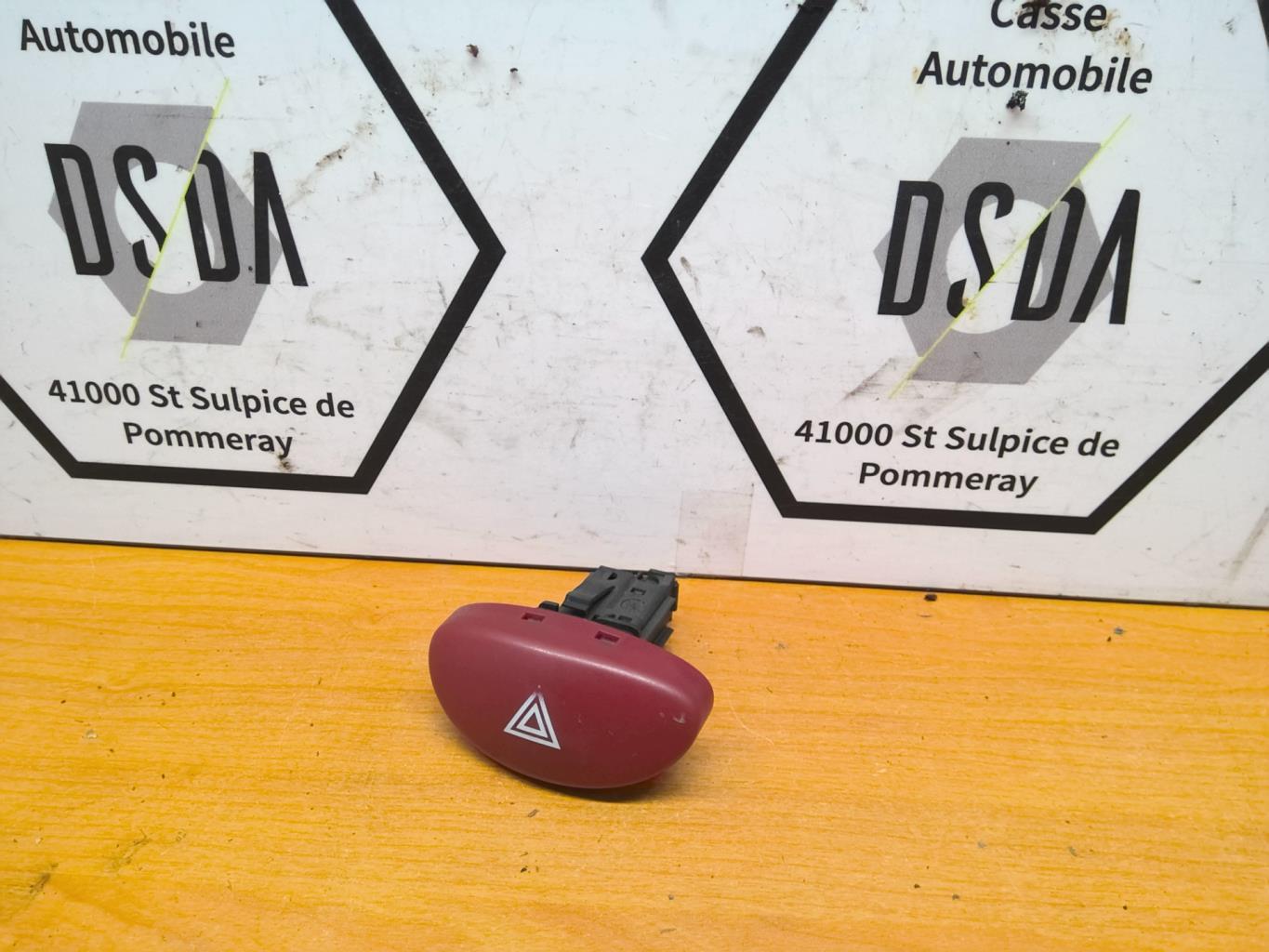 Bouton de warning PEUGEOT 206 PHASE 2 Essence - 1