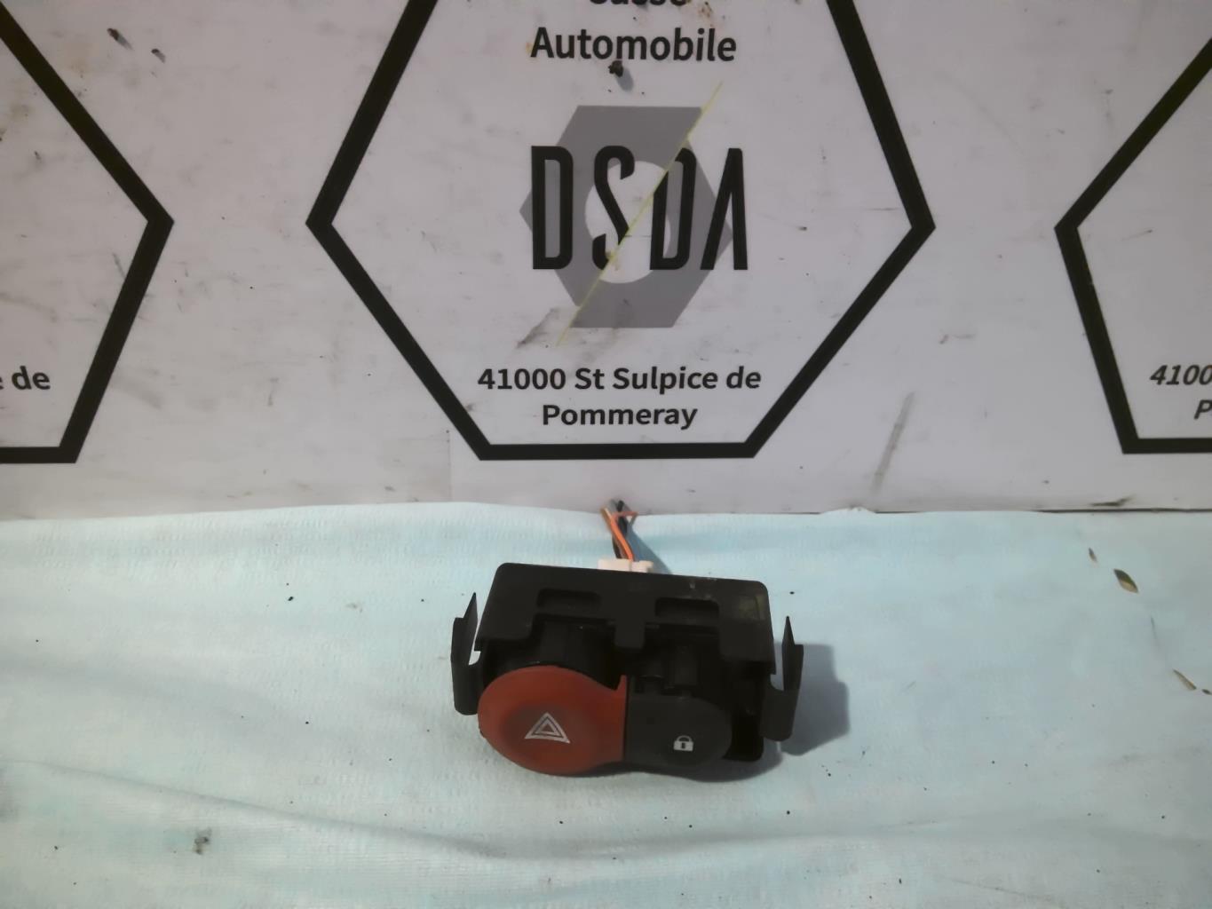 Bouton de warning RENAULT CLIO 3 PHASE 1 Diesel - 1