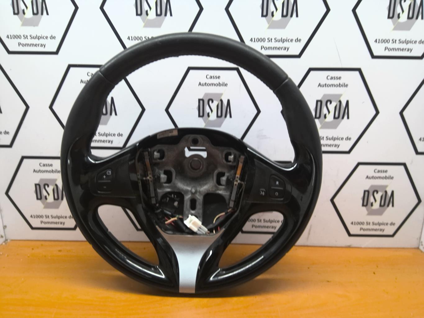 Volant RENAULT CLIO 4 PHASE 1 BREAK Diesel - 1