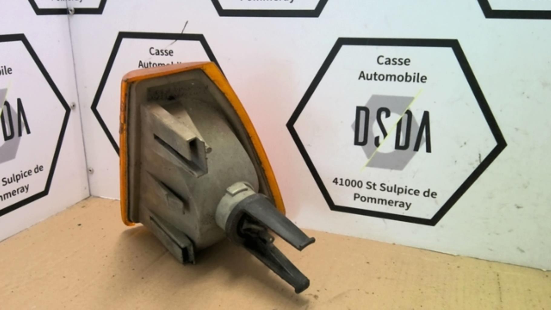 Optique avant secondaire droit (feux)(clignotant) RENAULT R18  - 1