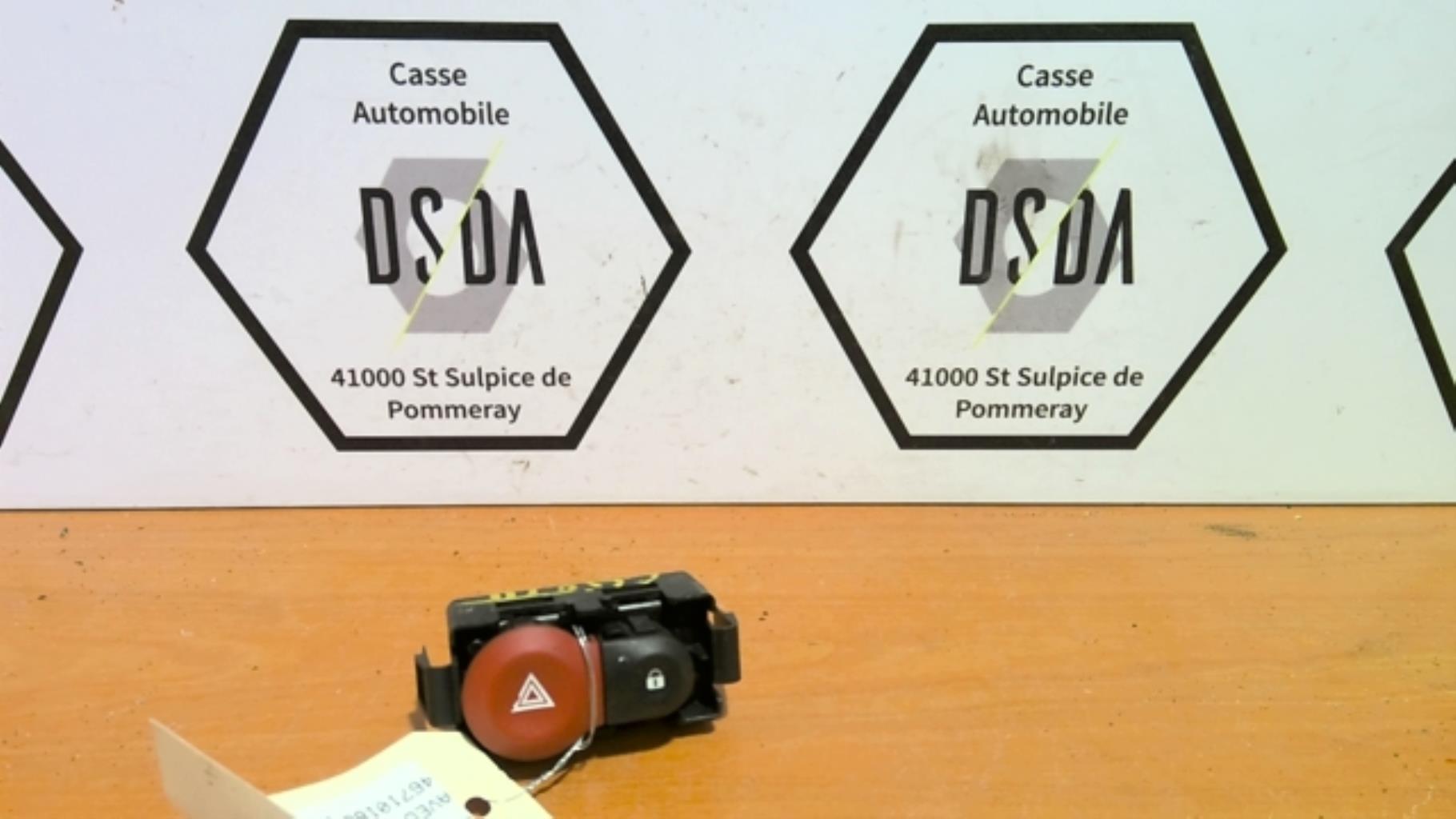 Bouton de warning RENAULT CLIO 3 PHASE 2 Diesel - 1