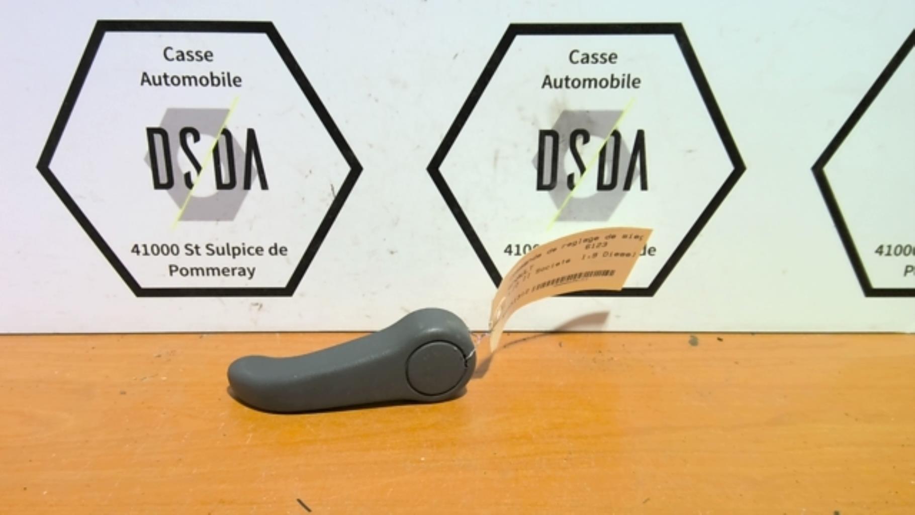 Commande de reglage de siege RENAULT CLIO 2 PHASE 1 Diesel - 1