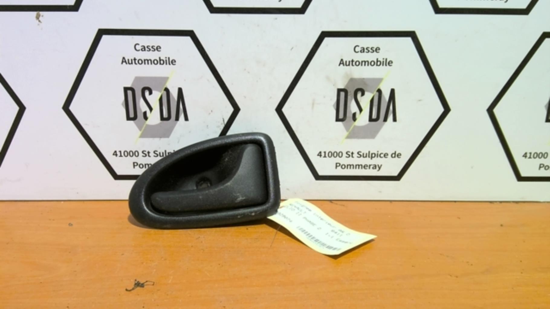 Poignee interieur arriere droit RENAULT CLIO 2 PHASE 2 Essence - 1