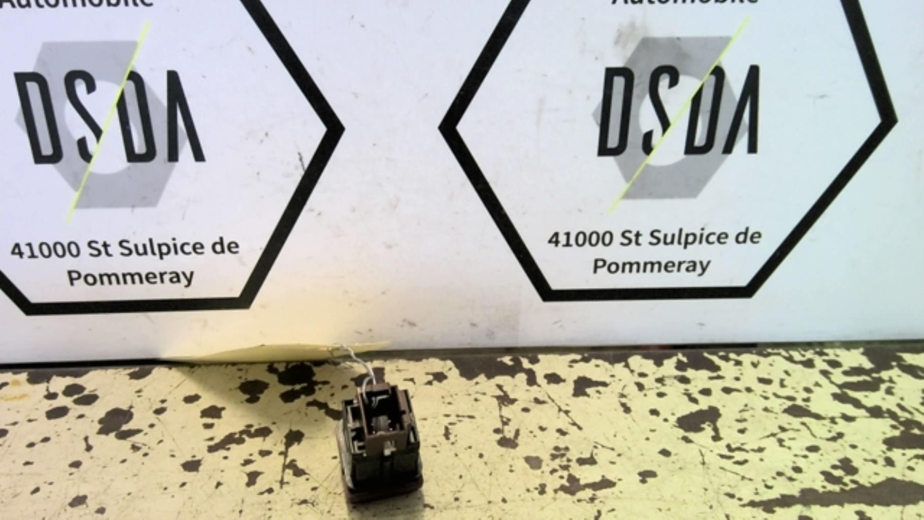 Bouton de warning PEUGEOT 206+ Diesel - 1