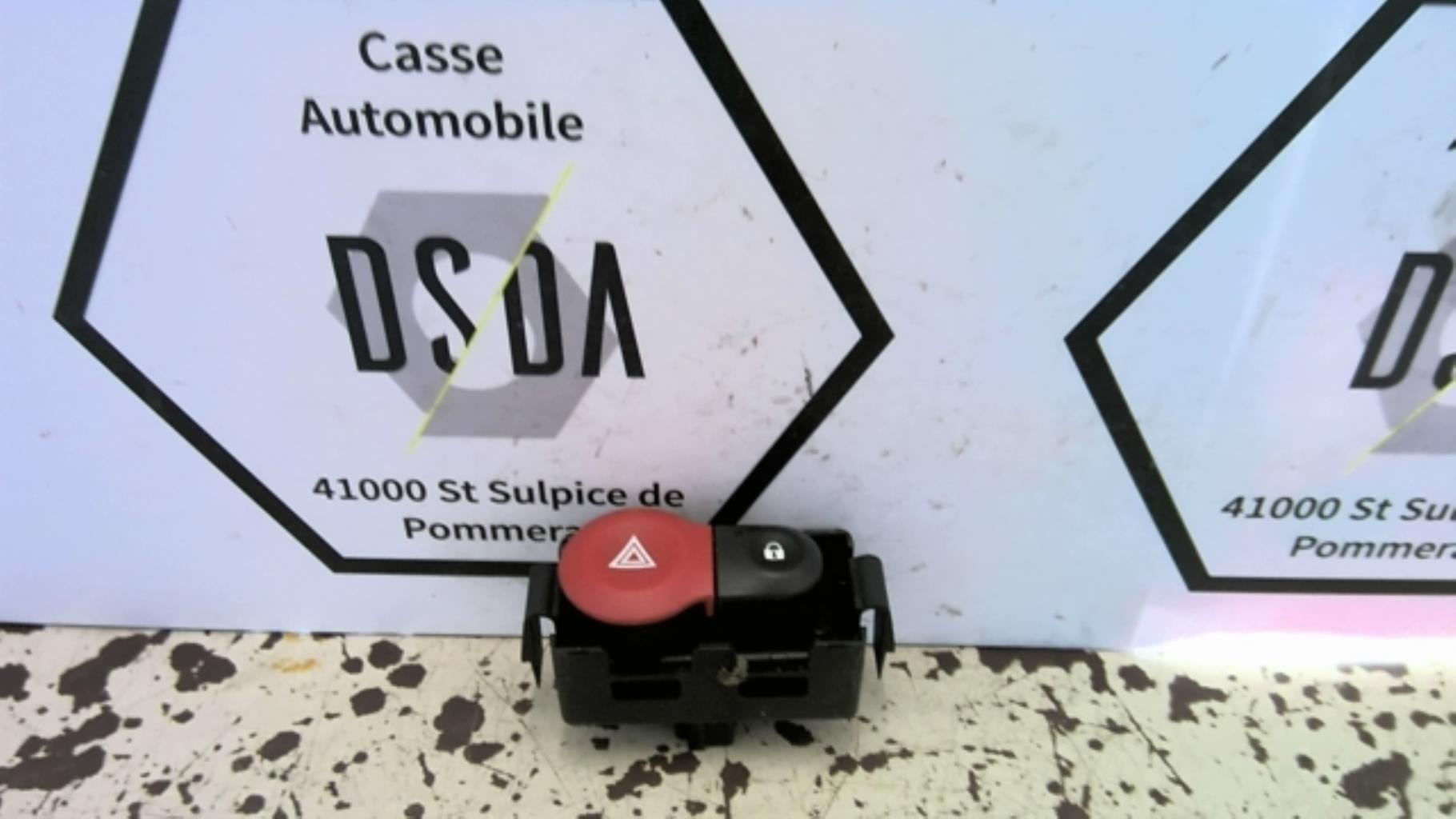Bouton de warning RENAULT CLIO 3 PHASE 1 Diesel - 1