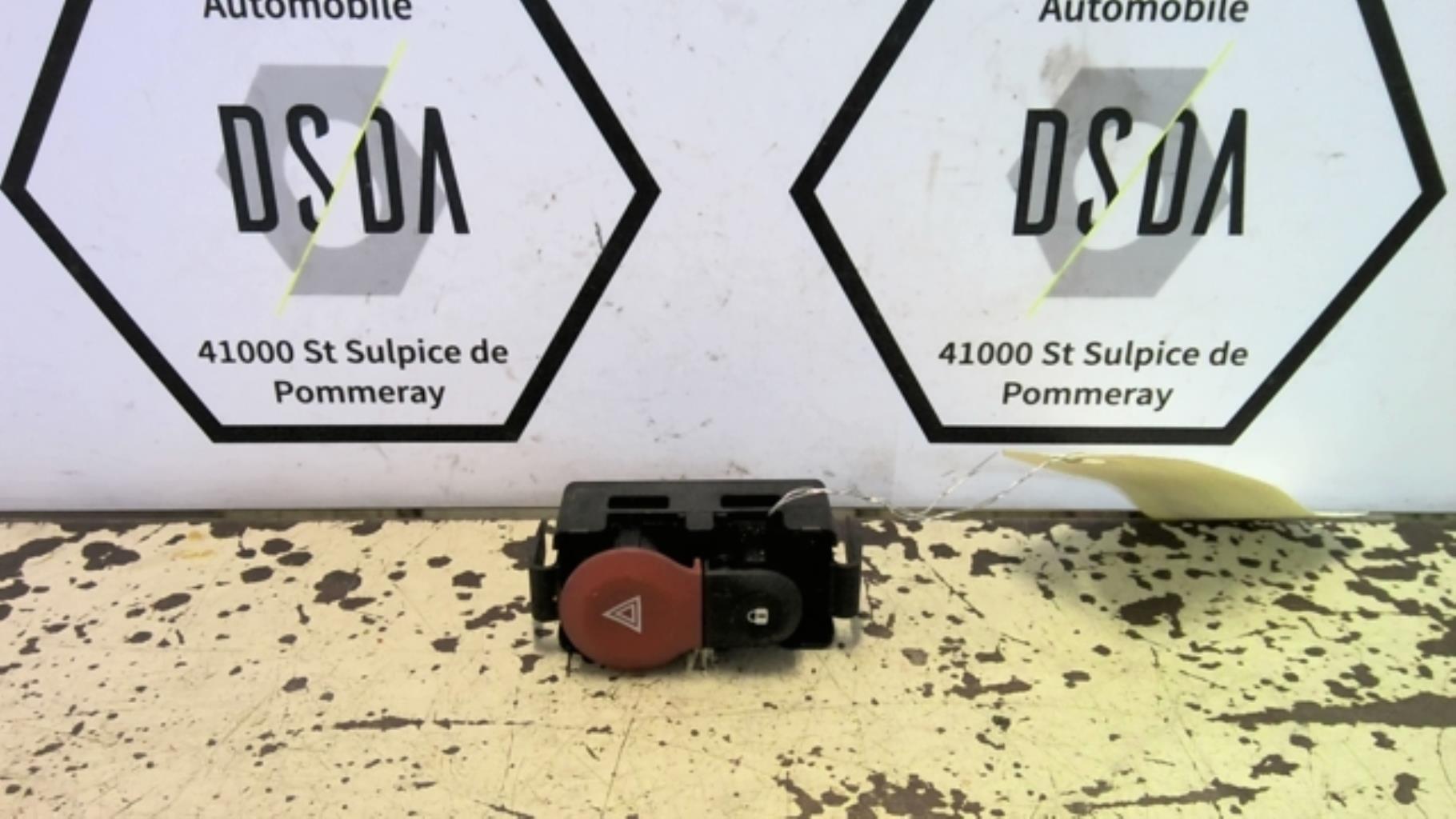 Bouton de warning RENAULT KANGOO 2 PHASE 1 Diesel - 1