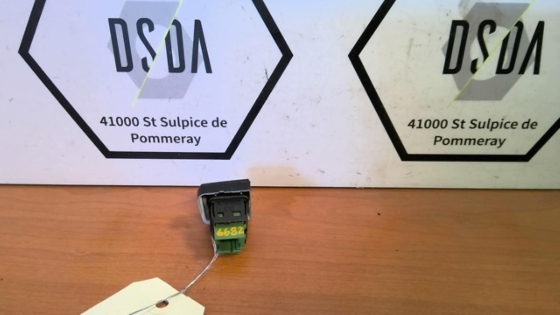 Bouton/Interrupteur PEUGEOT 208 1 PHASE 1 Diesel - 1