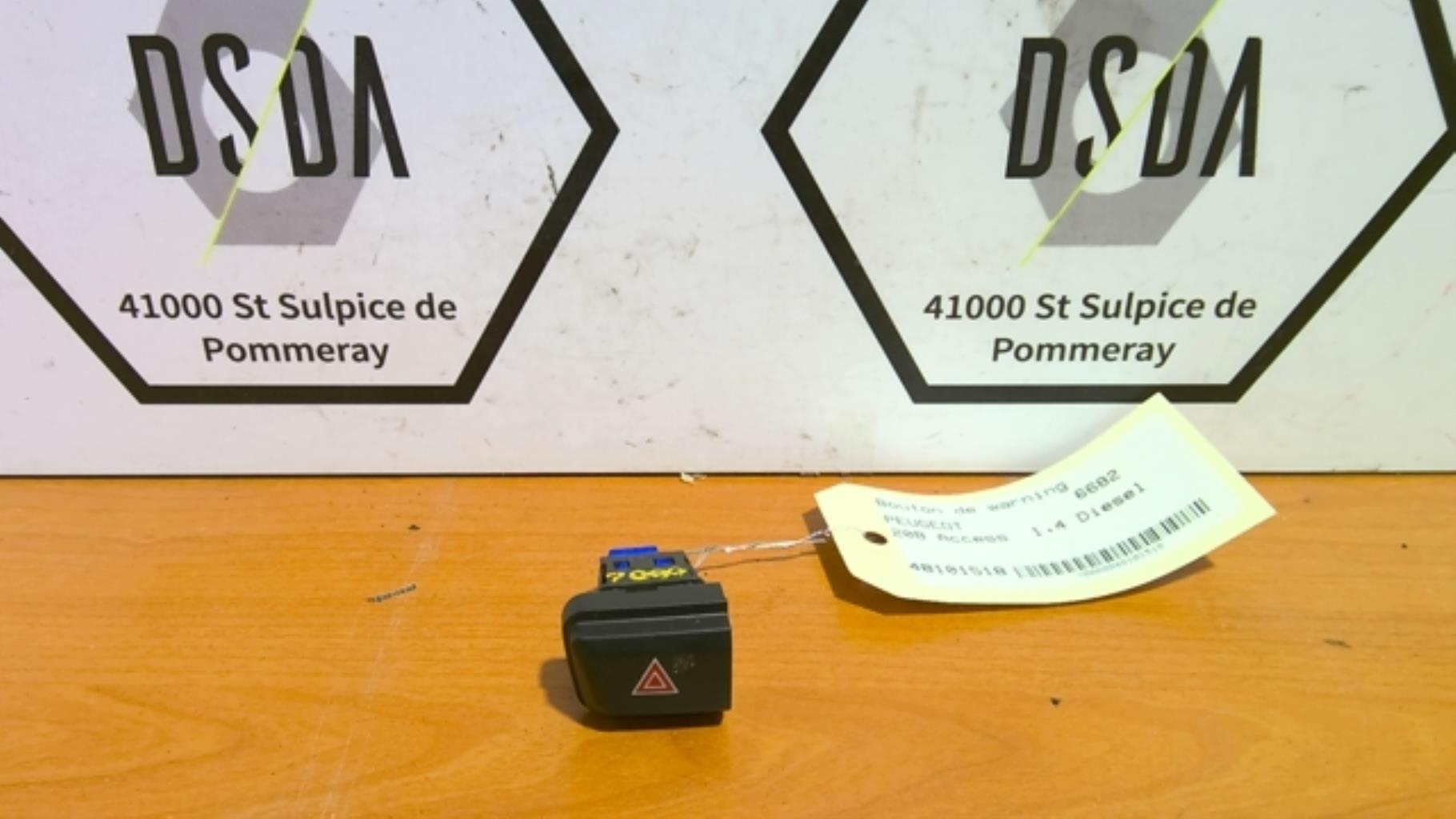 Bouton de warning PEUGEOT 208 1 PHASE 1 Diesel - 1