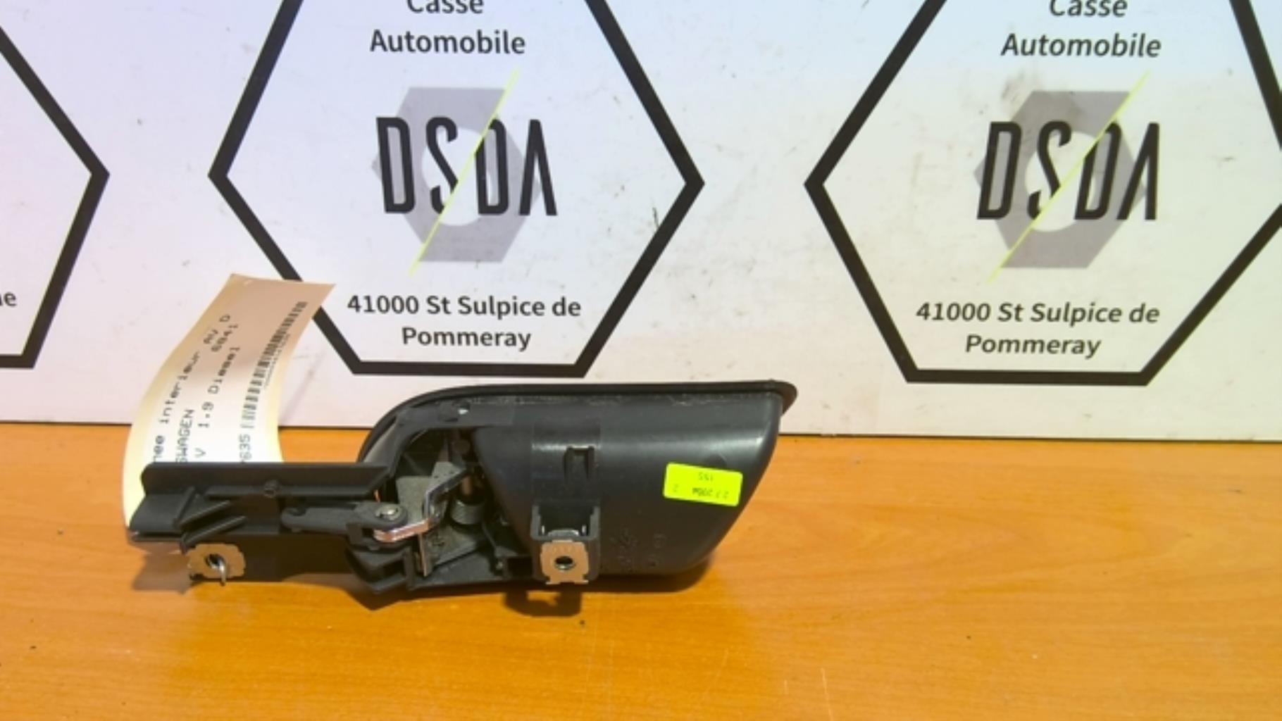 Poignee interieur avant droit VOLKSWAGEN GOLF 5 Diesel - 1