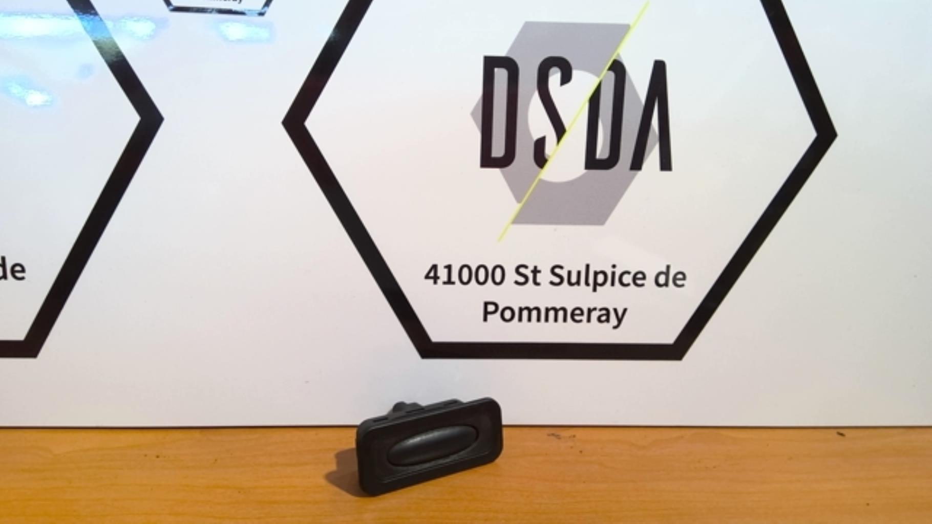 Bouton de coffre RENAULT SCENIC 3 PHASE 2 Diesel - 1