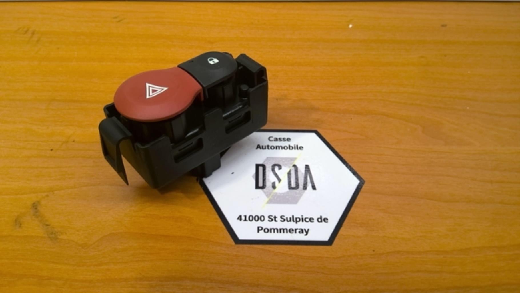 Bouton de warning RENAULT CLIO 3 PHASE 2 Diesel - 1