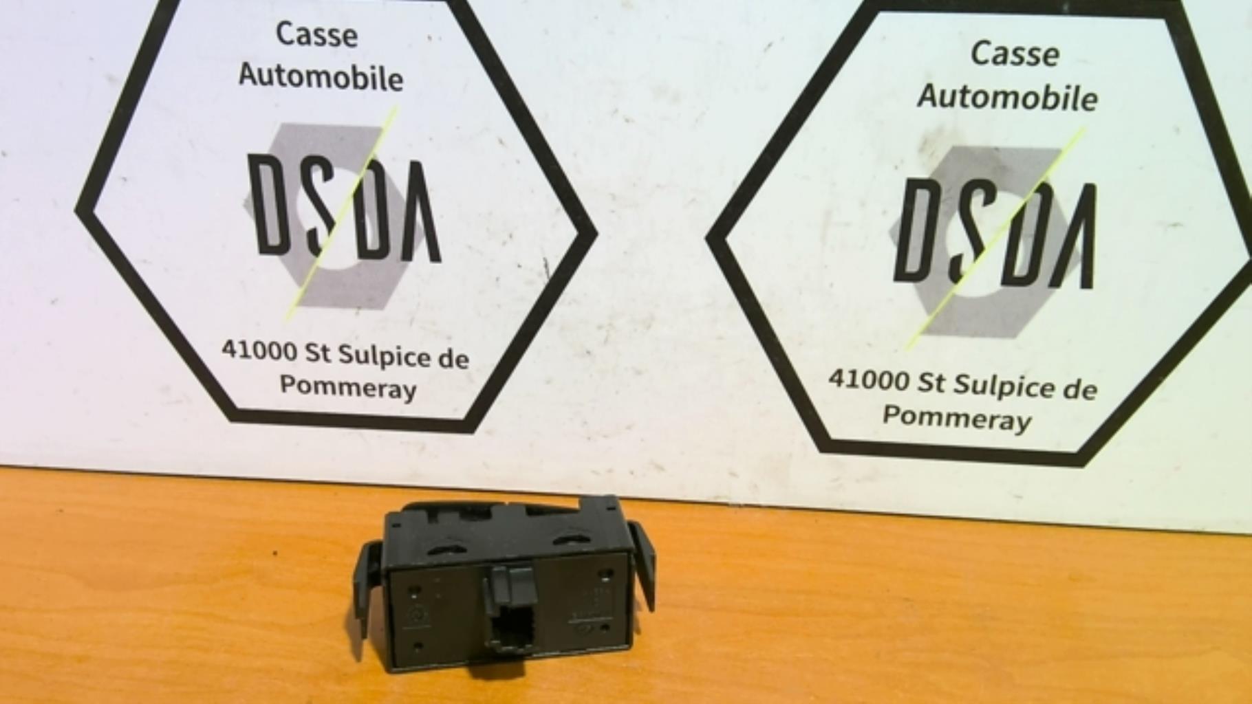 Bouton de warning RENAULT SCENIC 3 PHASE 2 Diesel - 1