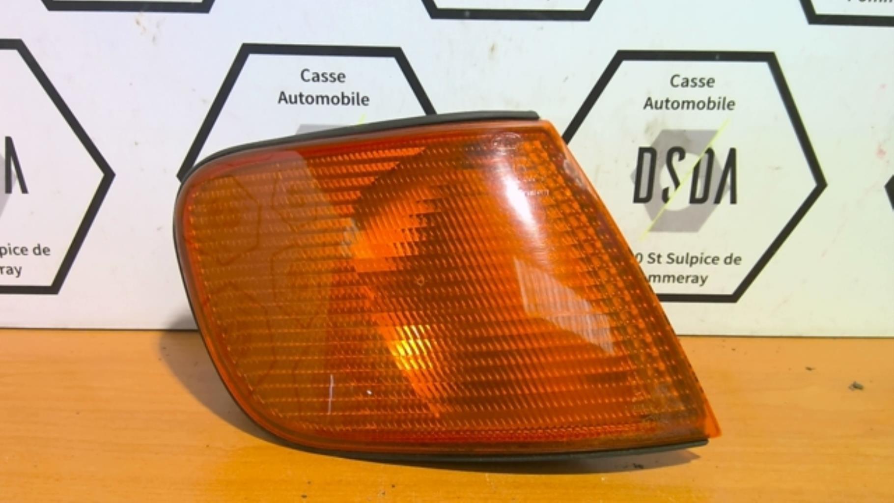 Optique avant secondaire droit (feux)(clignotant) AUDI 100 1  - 1