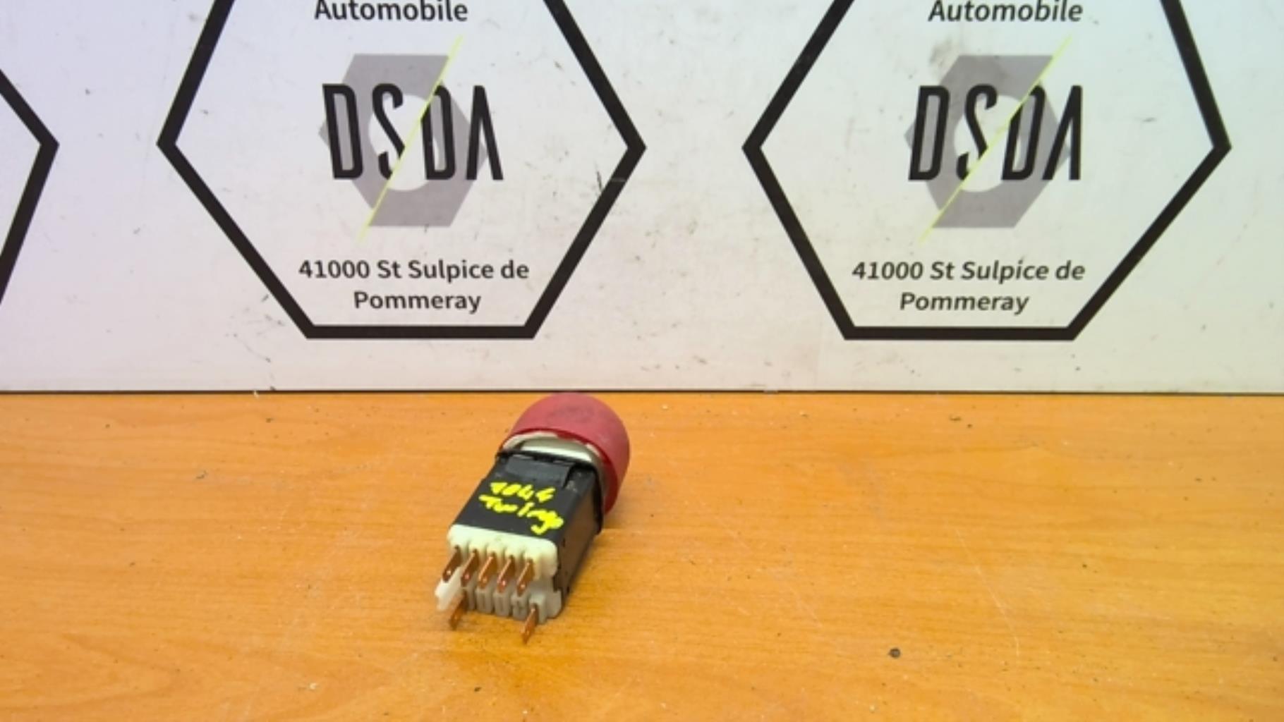 Bouton de warning RENAULT TWINGO 1 PHASE 3 Essence - 1