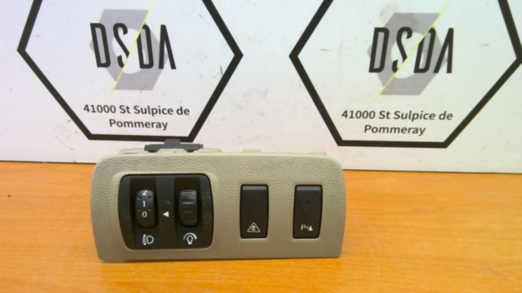 Commande de reglage hauteur de phare RENAULT MEGANE III PH1  - 1