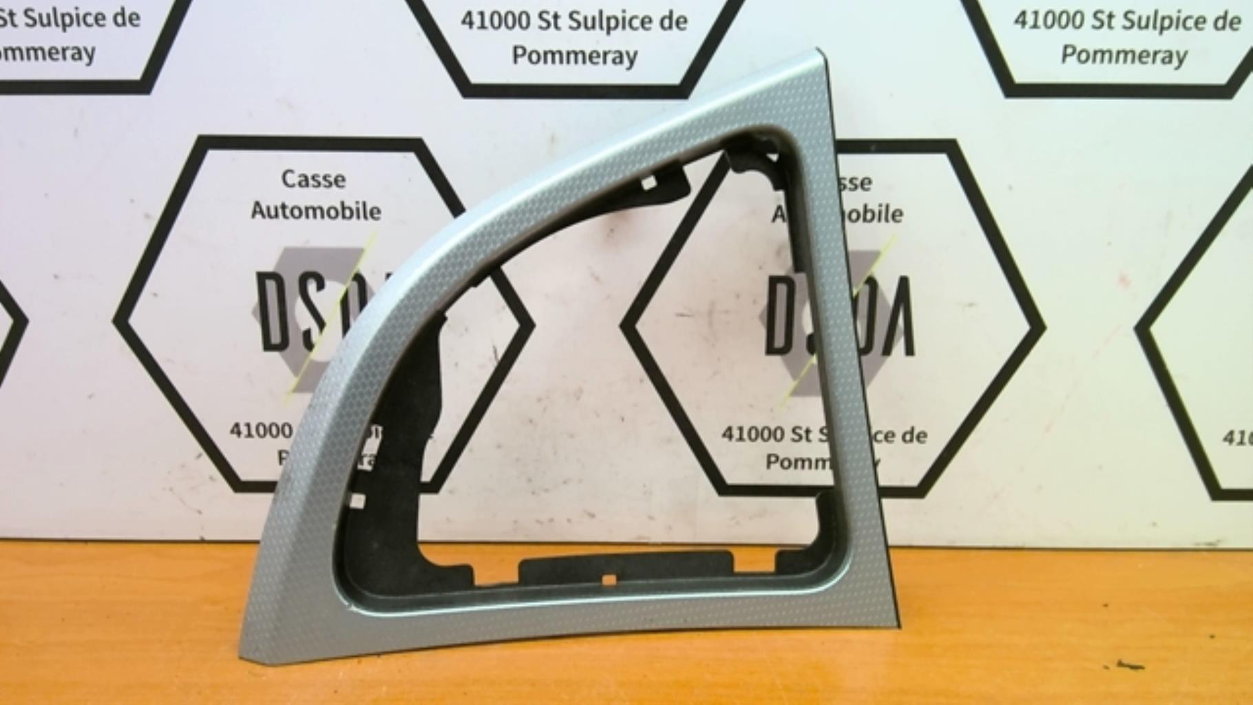 Console central (interieur plastique) BMW SERIE 1 Essence - 1