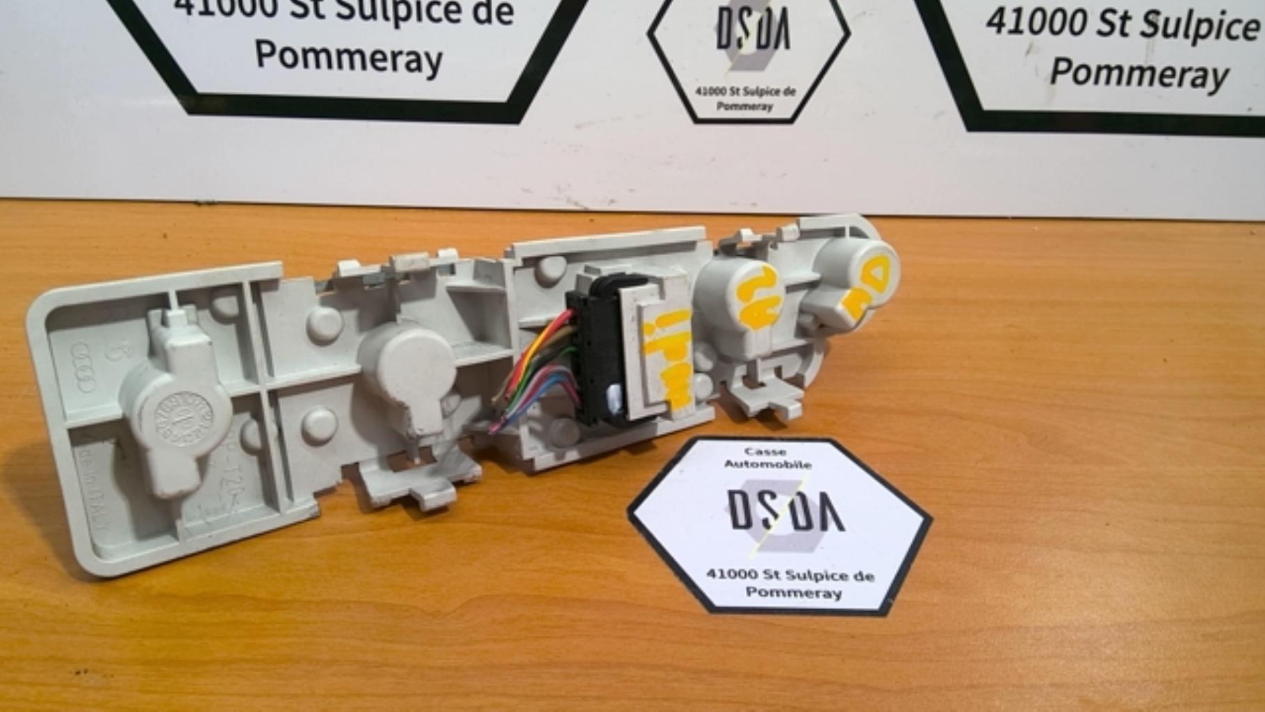 Platine feu arriere droit AUDI A2 Essence - 1