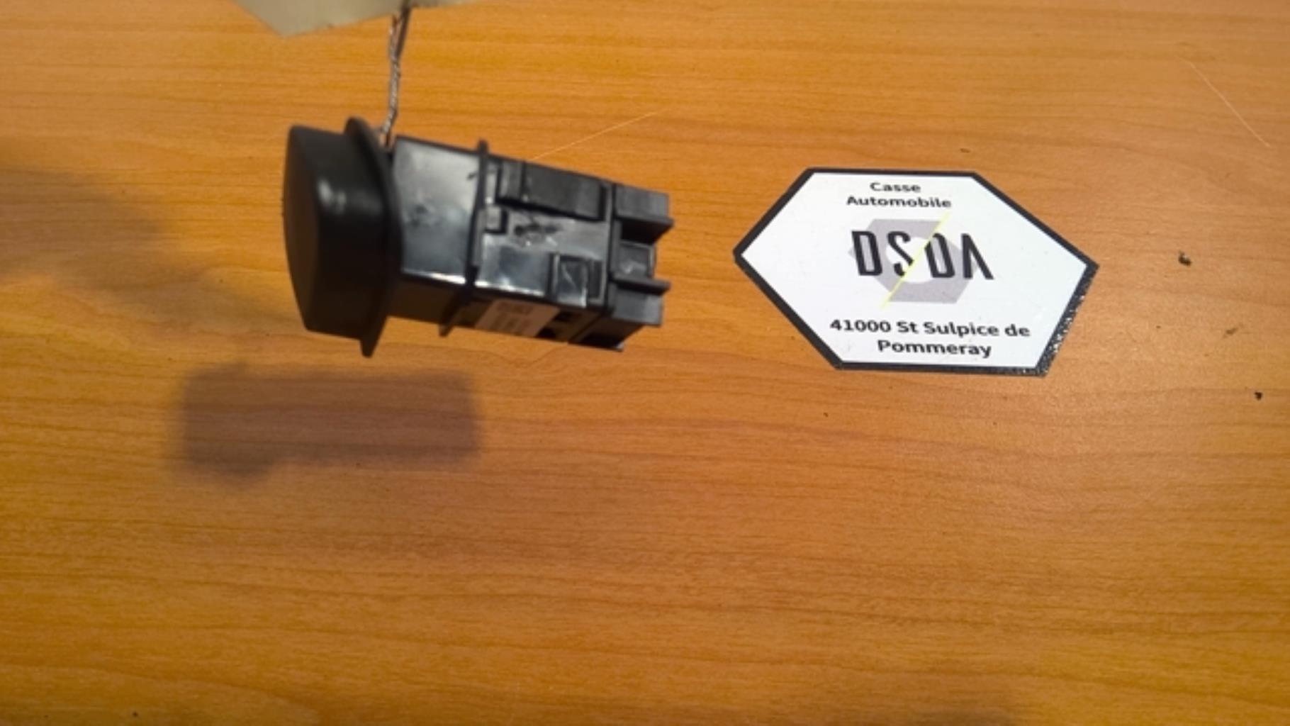 Bouton de warning RENAULT CLIO 4  - 1