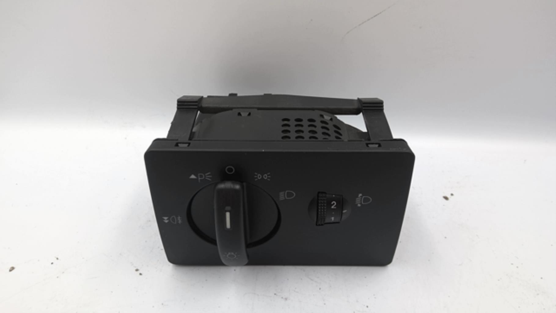 Commande de phare FORD FOCUS 2 PHASE 2 BREAK Diesel - 1
