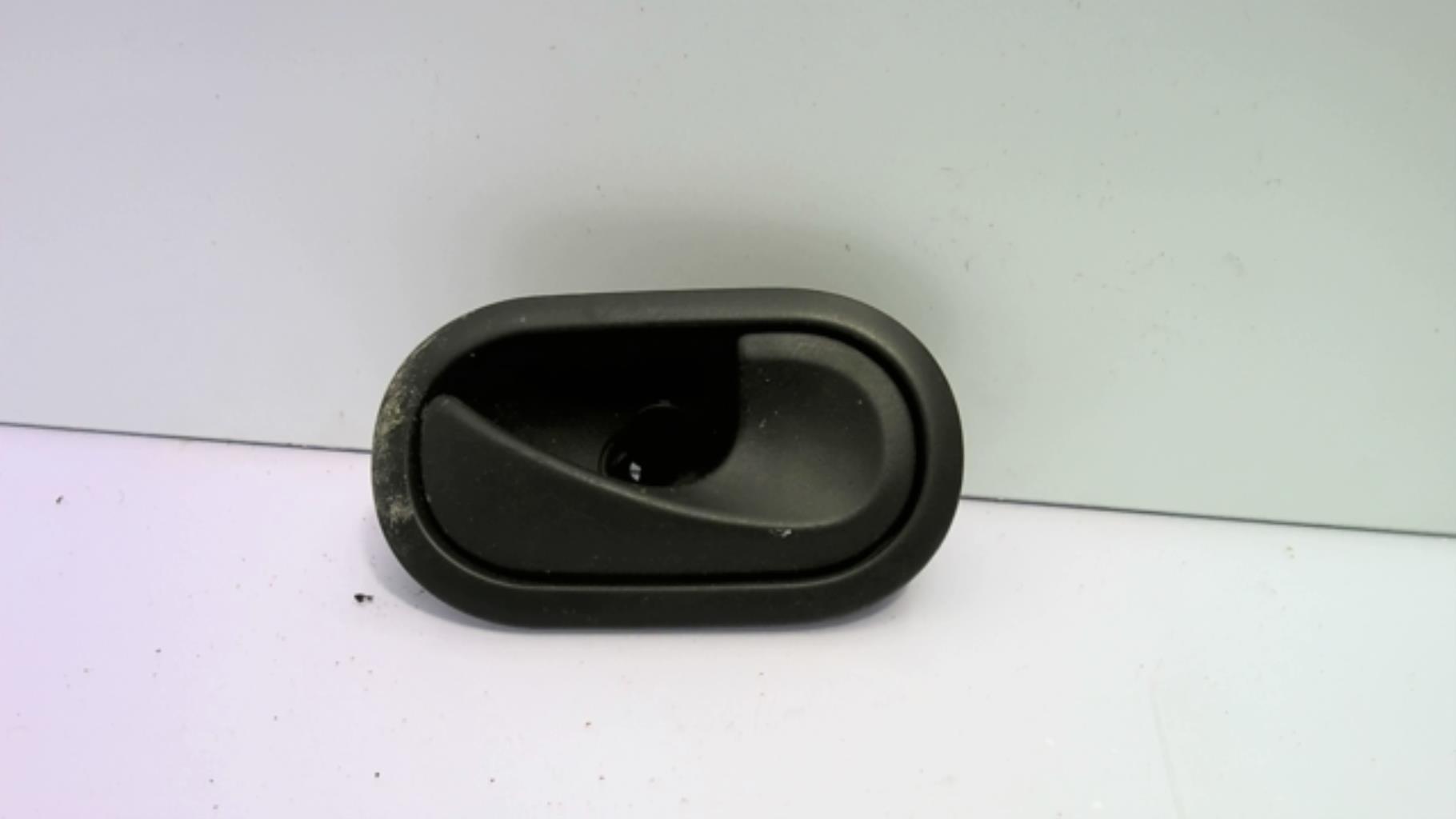 Poignee interieur avant droit RENAULT TWINGO 2 PHASE 1 Essence - 1