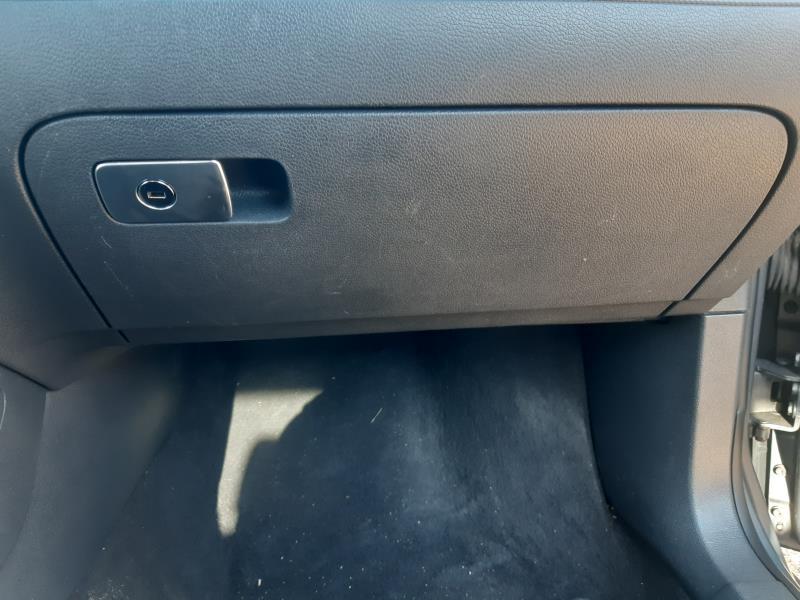 Boite a gants VOLKSWAGEN GOLF 5 Diesel - 1