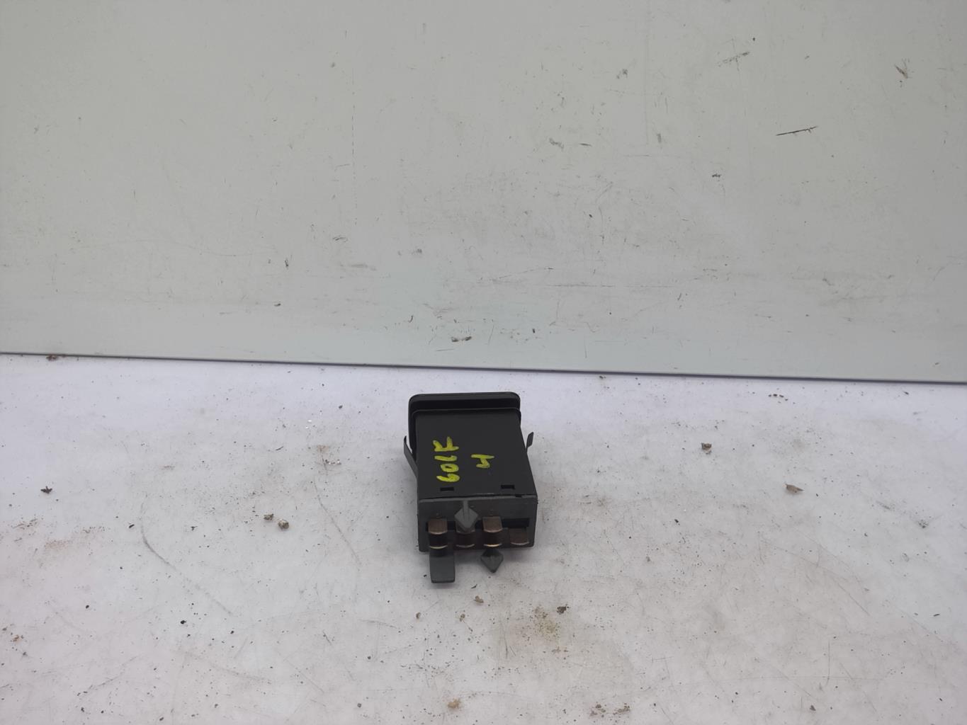 Bouton de warning VOLKSWAGEN GOLF 4 Diesel - 1