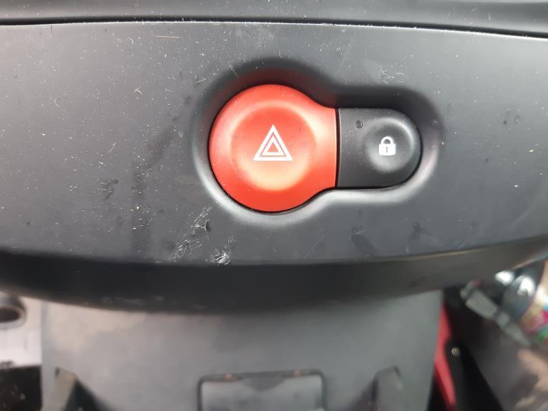 Bouton de warning RENAULT CLIO 3 PHASE 2 BREAK Diesel - 1