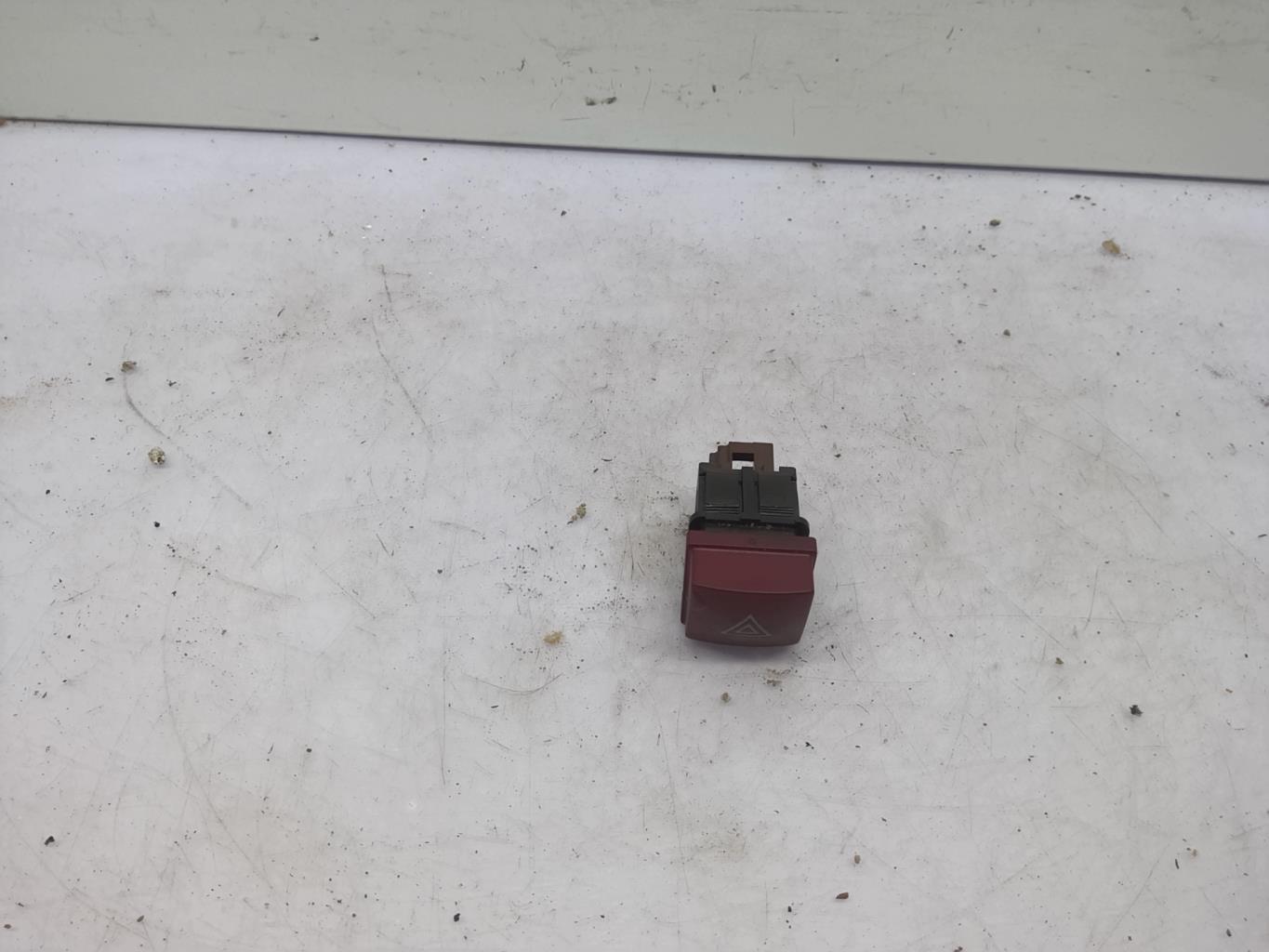 Bouton de warning PEUGEOT 207 PHASE 1 Diesel - 1